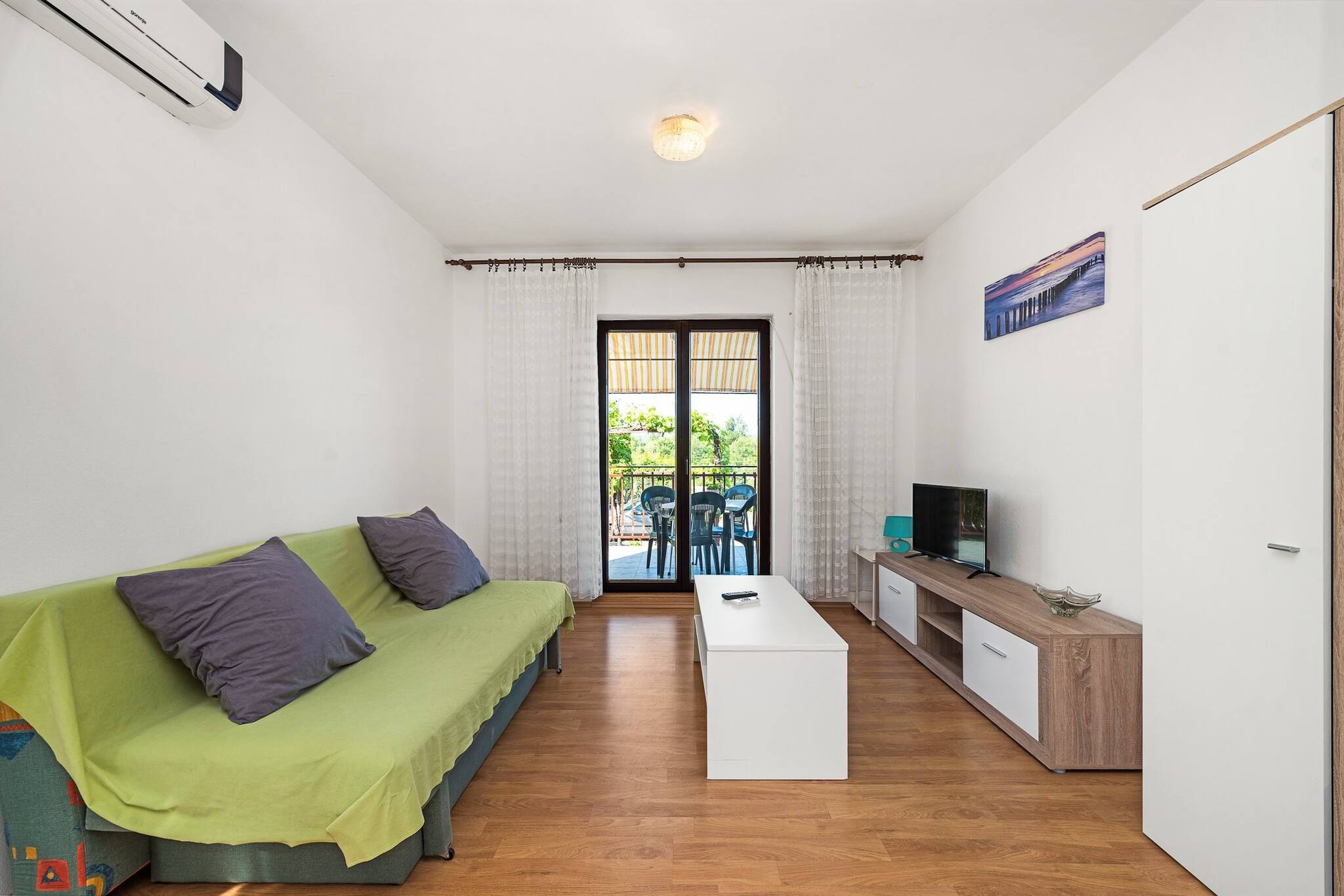 Apartments Jagoda - one bedroom apartment-Woonkamer
