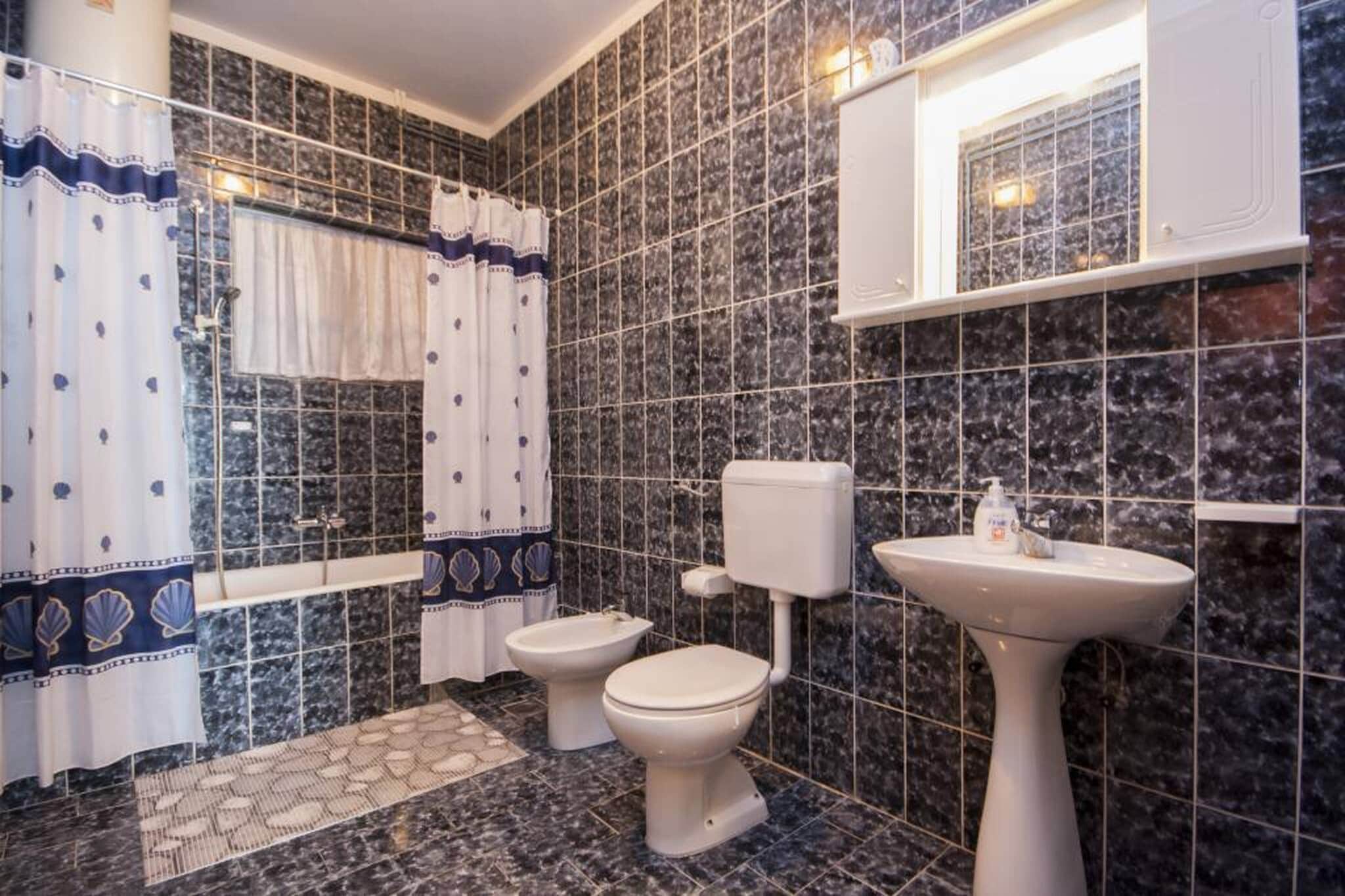 Apartments Zdenka - two bedroom apartment A1-Badkamer