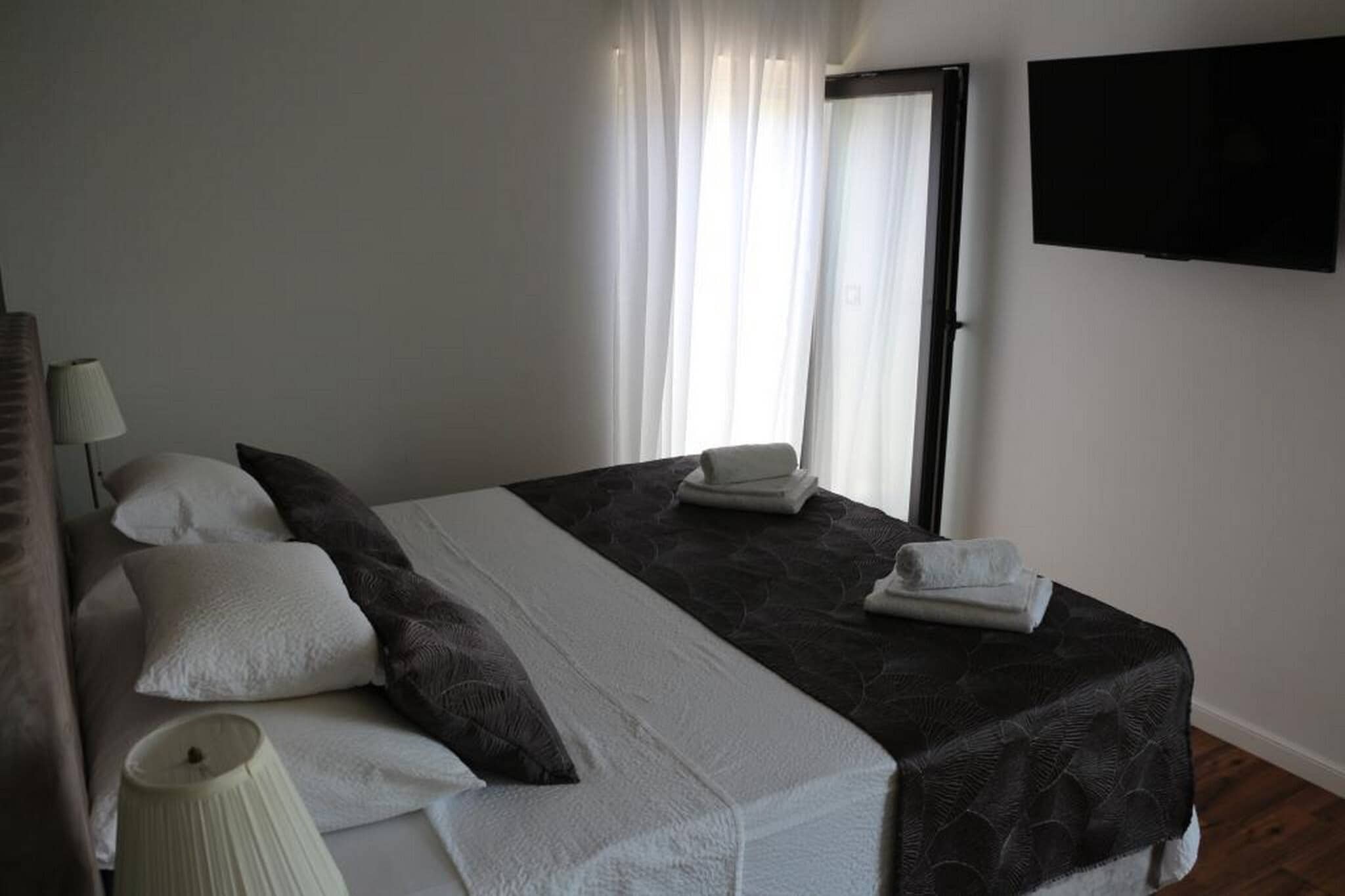 Apartments Marvi - one bedroom apartment (Right)-Slaapkamer