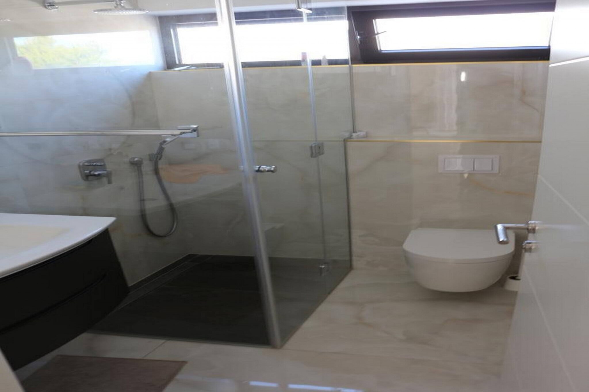 Apartments Marvi - one bedroom apartment (Right)-Badkamer