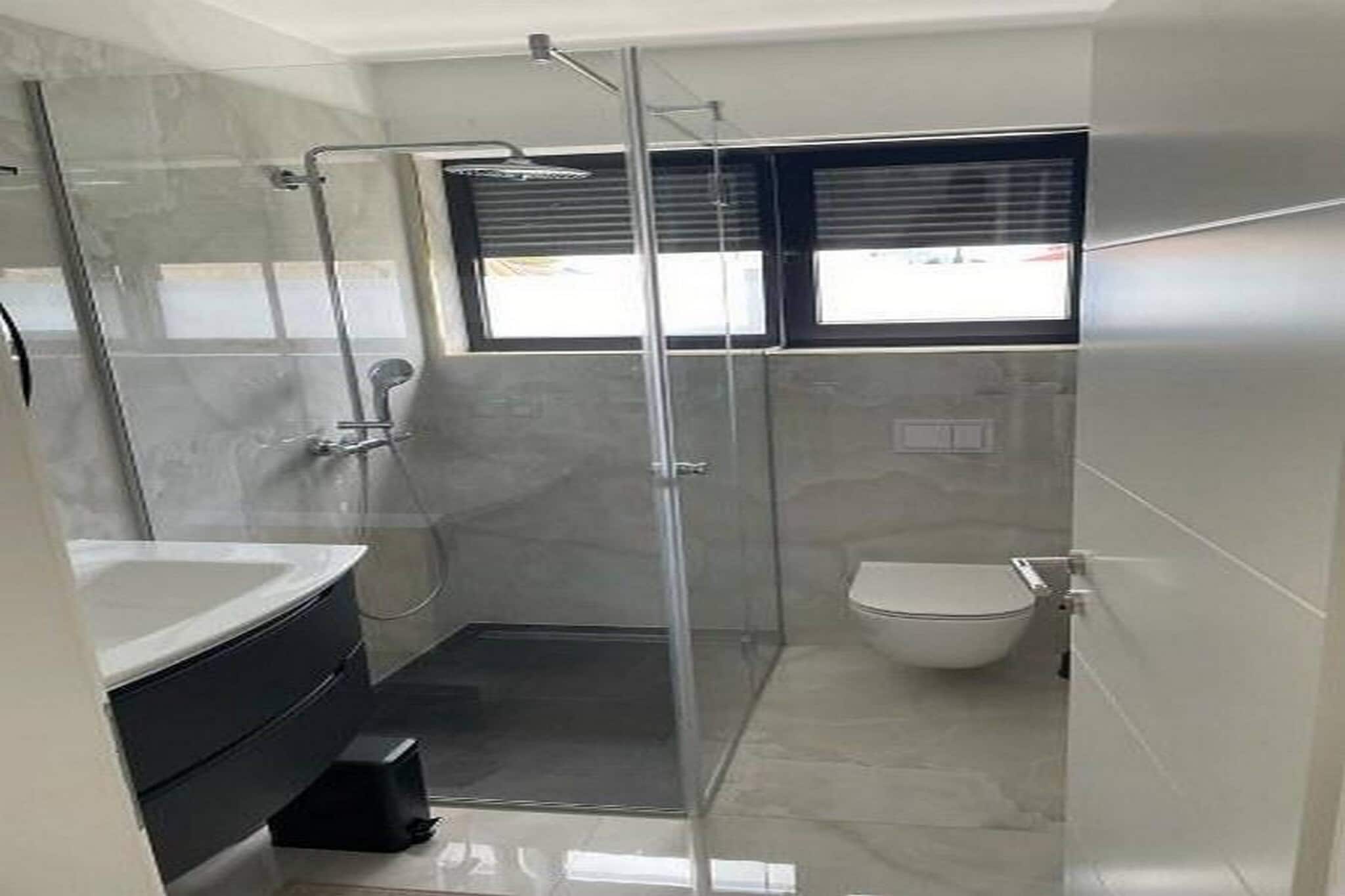 Apartments Marvi - one bedroom apartment (Left)-Badkamer