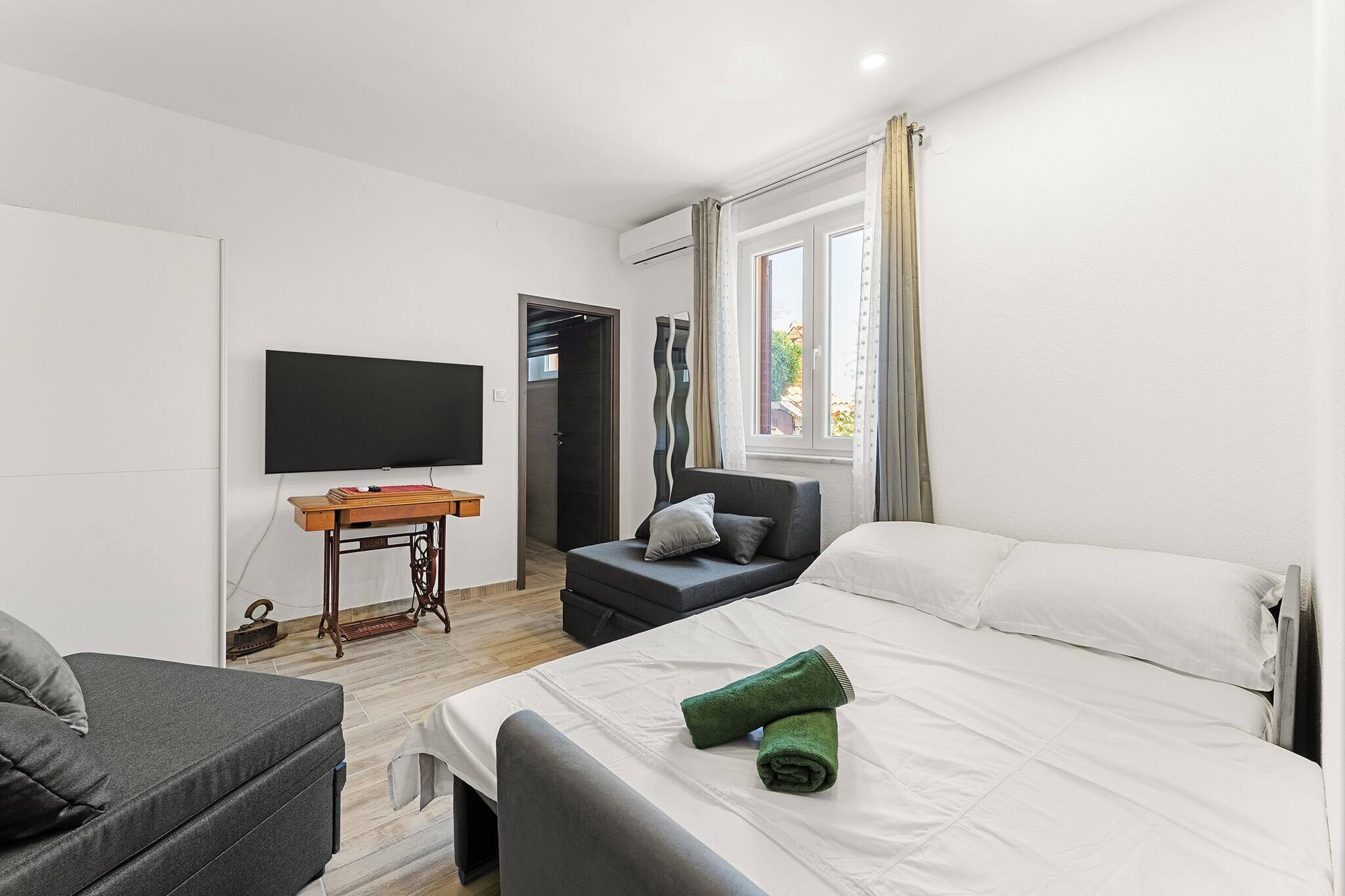 Apartments Kukljica - one bedroom apartment-Woonkamer