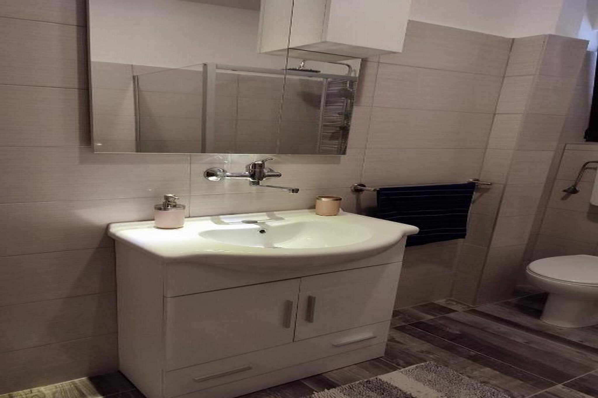 Apartments Dubravica - two bedroom apartment-Badkamer