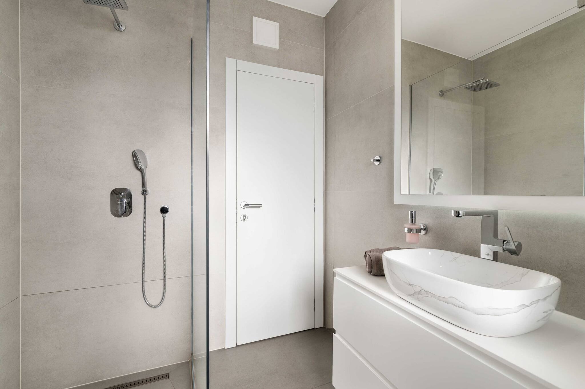 Apartments Velic - Three bedroom apartment C-Badkamer