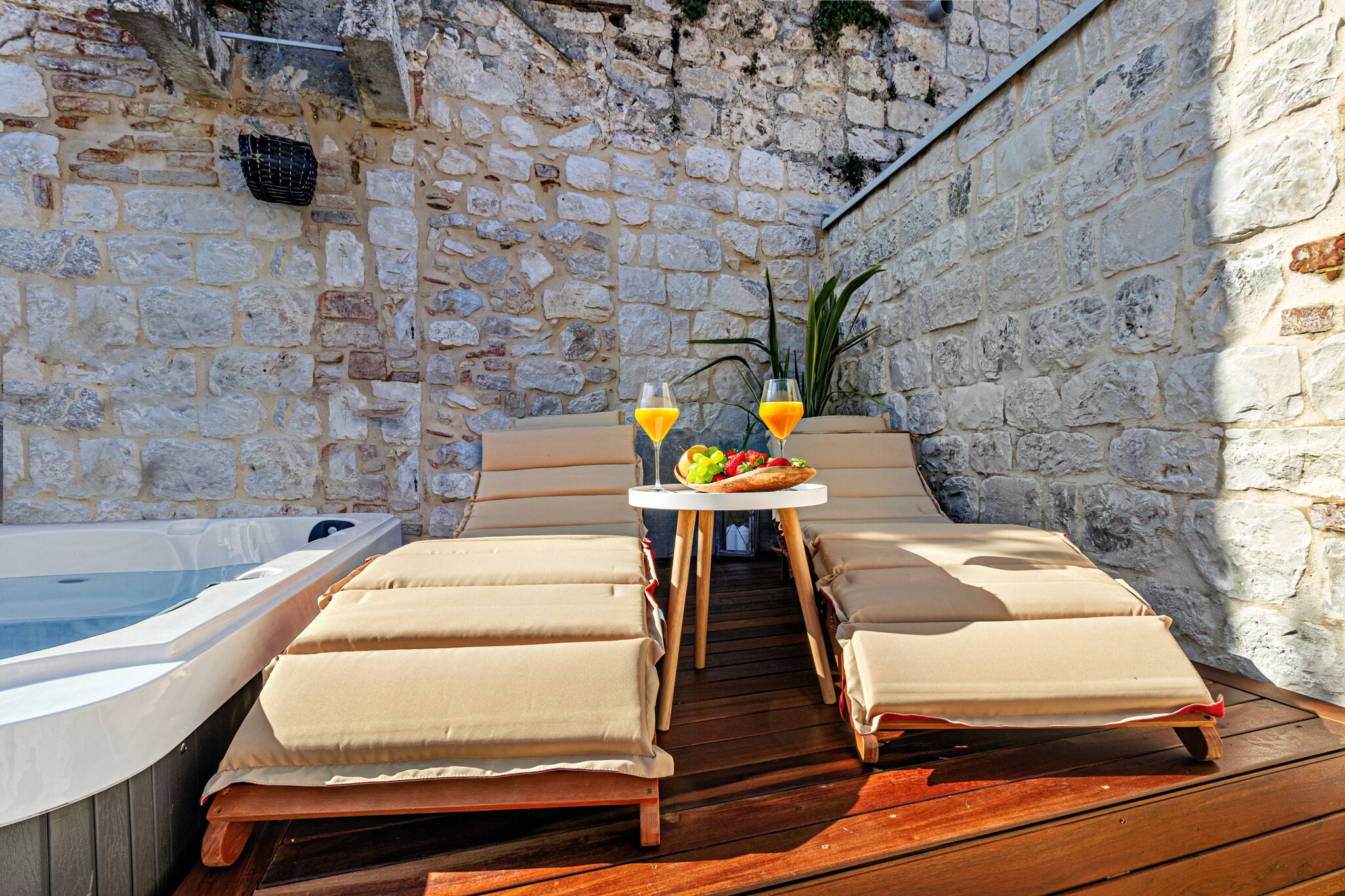 Stone House Trogir-Terras