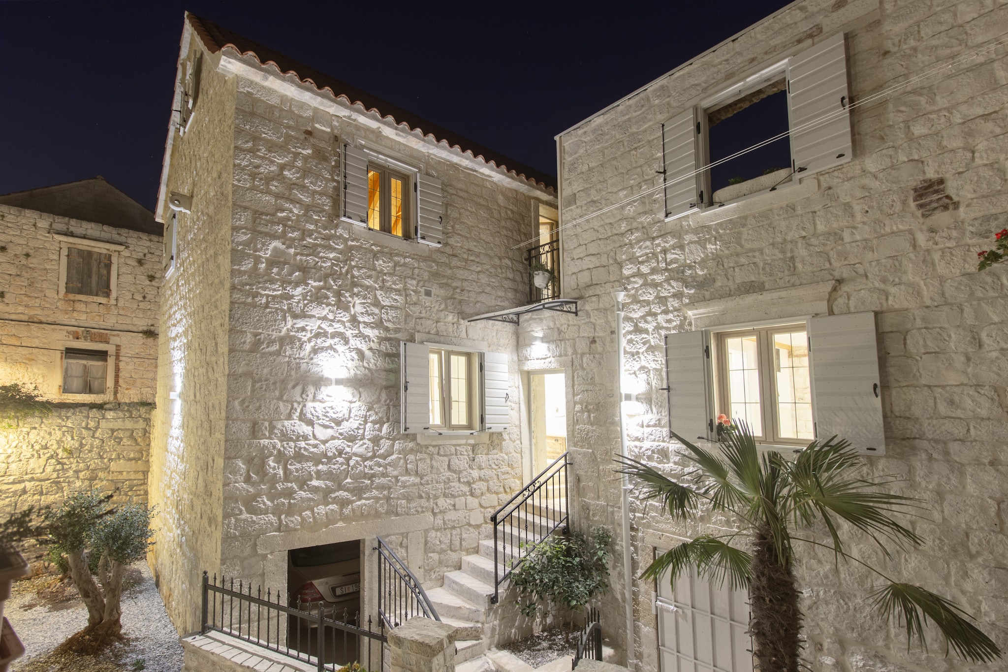 Stone House Trogir-Buitenkant zomer