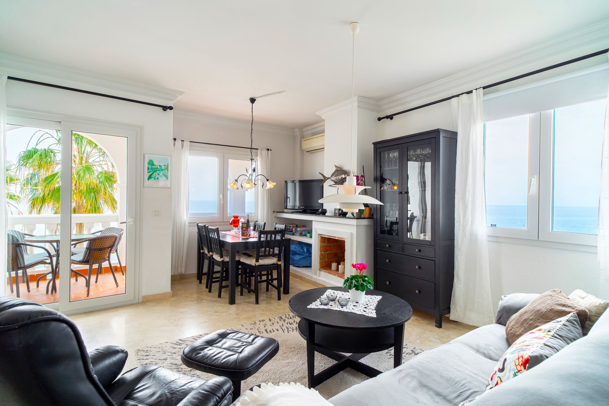 Stella Maris Beachfront 2J by Casasol-Wohnzimmer