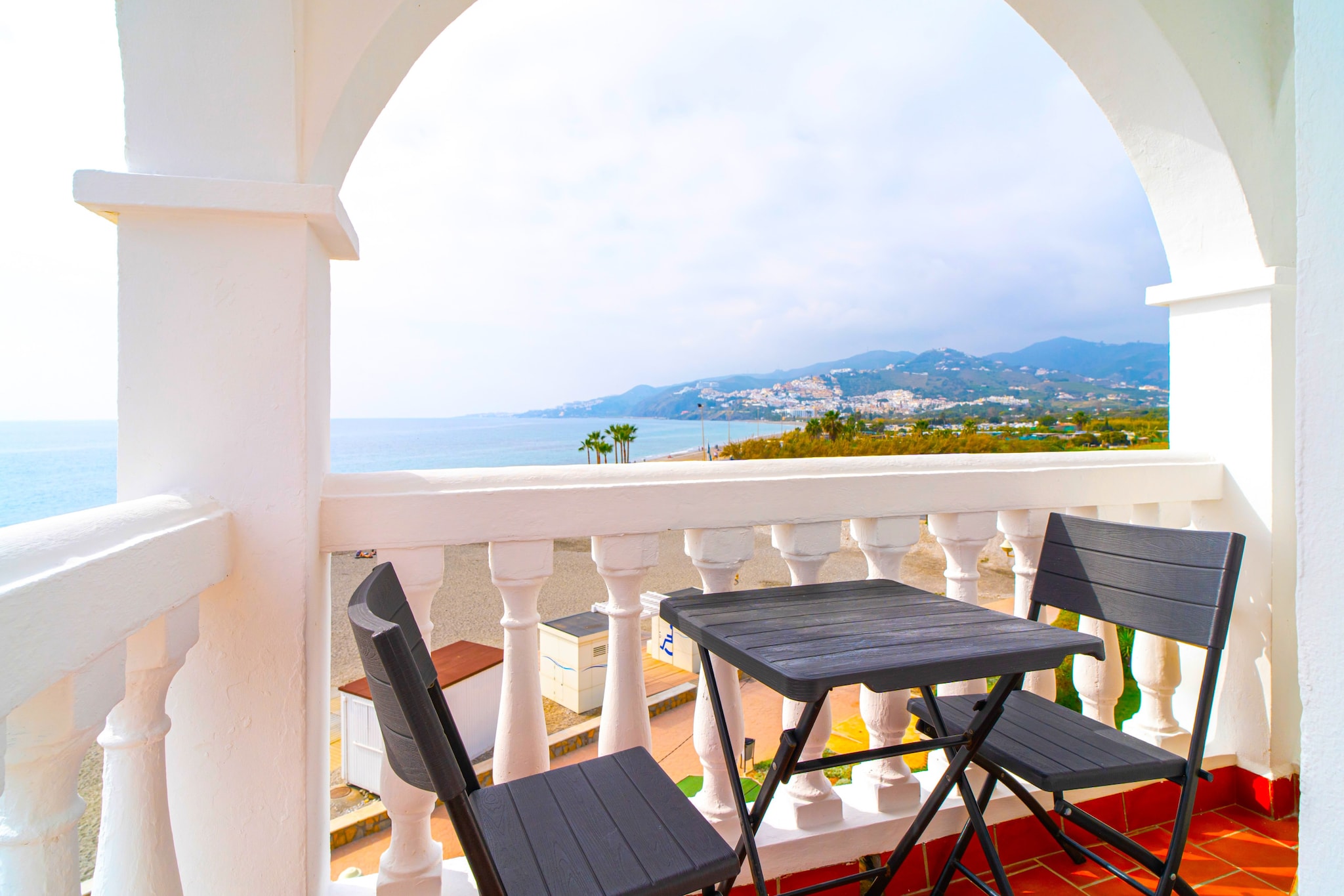 Stella Maris Beachfront 2J by Casasol-Terrasse