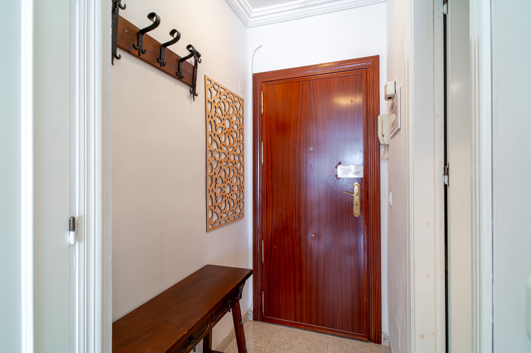 Urban Alhambra Studio by Casasol-Flur