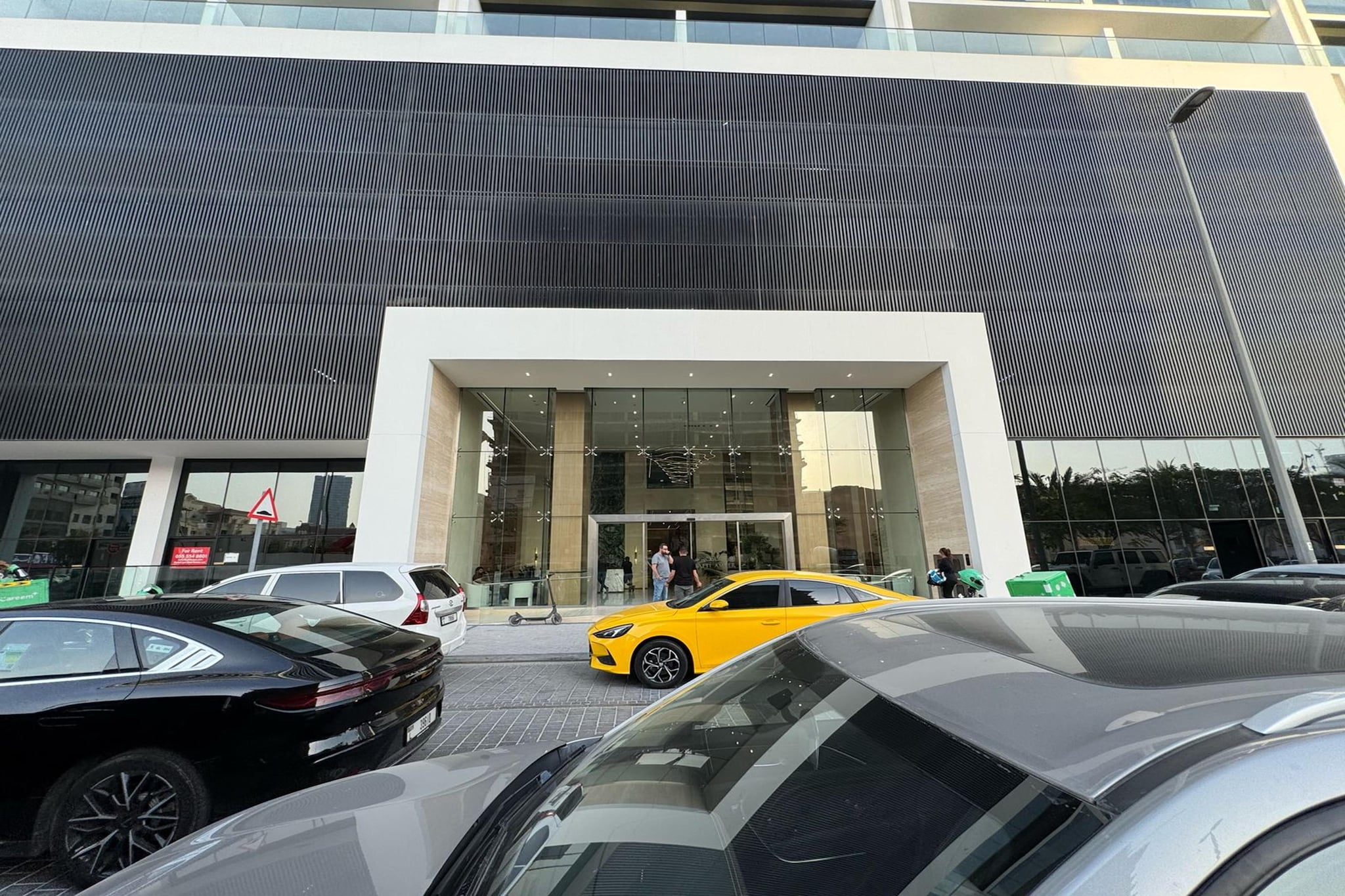 Lux 1BR JVC with Pool, Gym & BBQ Access