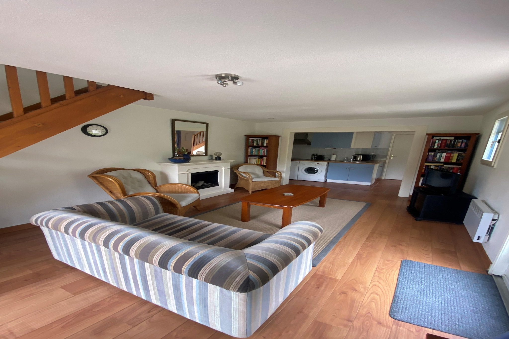 Sur la Cave-Living room
