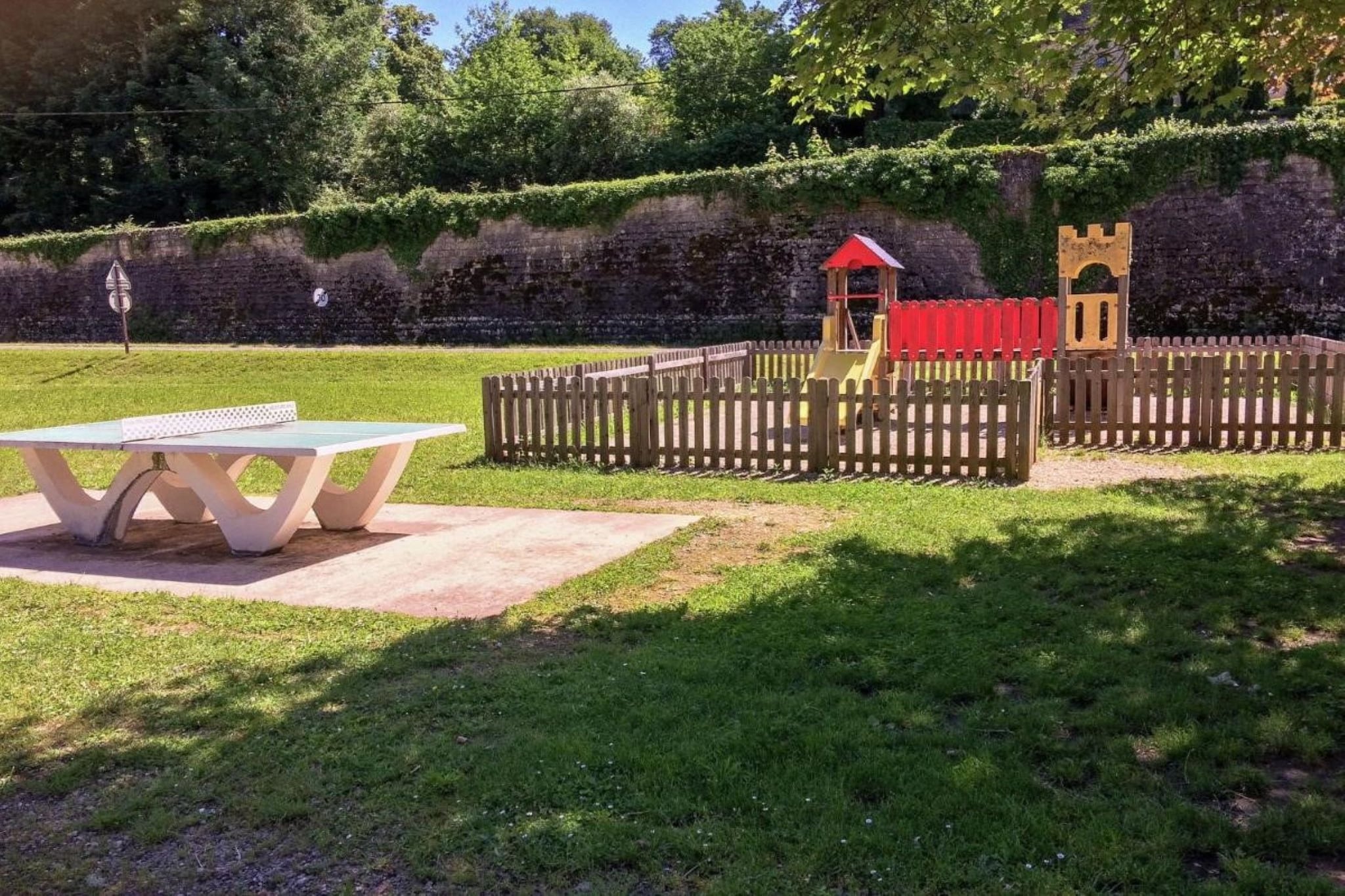 Sur la Cave-Park facilities