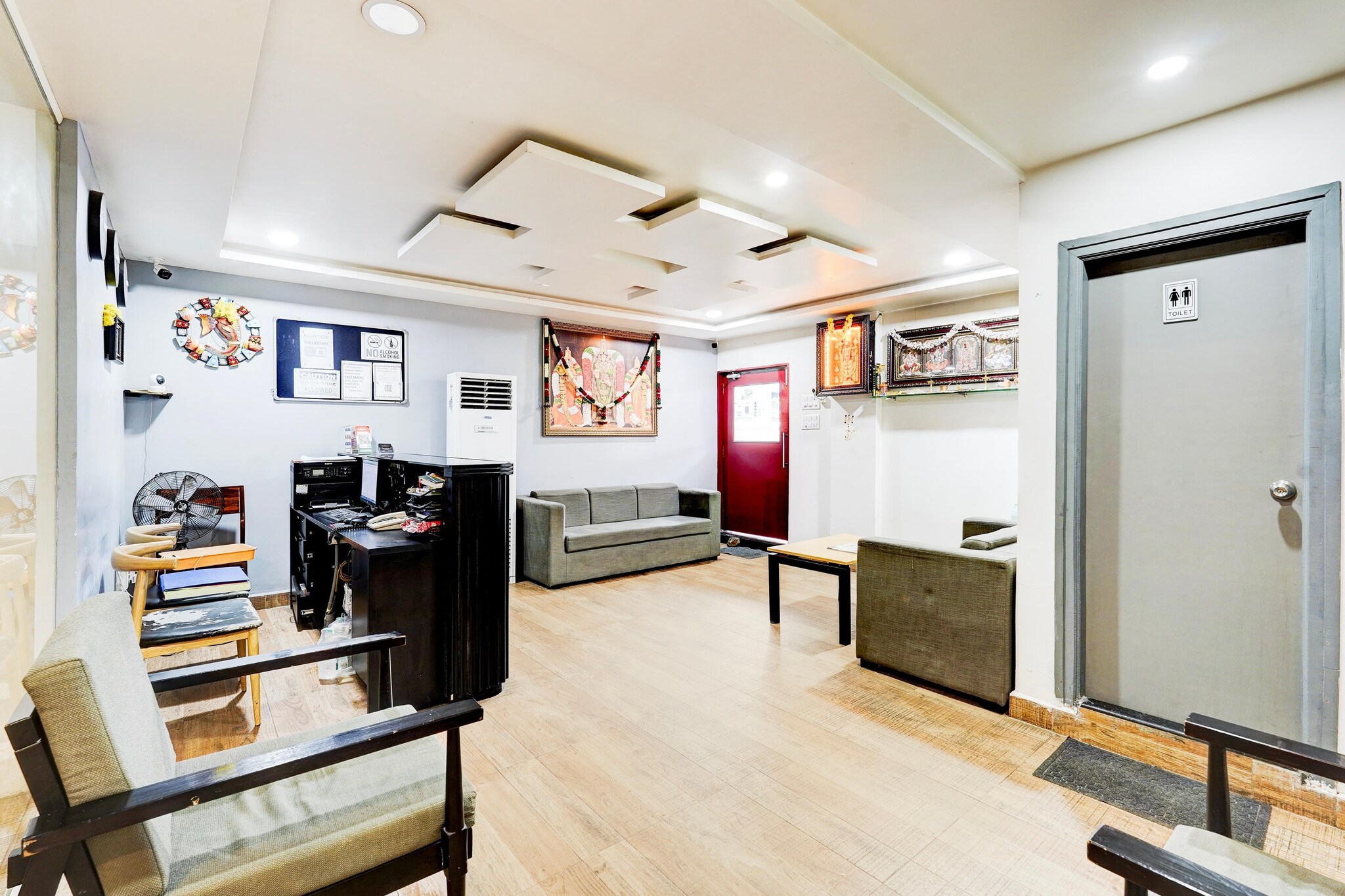 Ground floor: (bedroom(double bed, TV, seating area, air conditioning, telephone, Floor mattress), bathroom(bathtub or shower, shower, washbasin, toilet, Towels incl., shampoo, body soap, hot water))