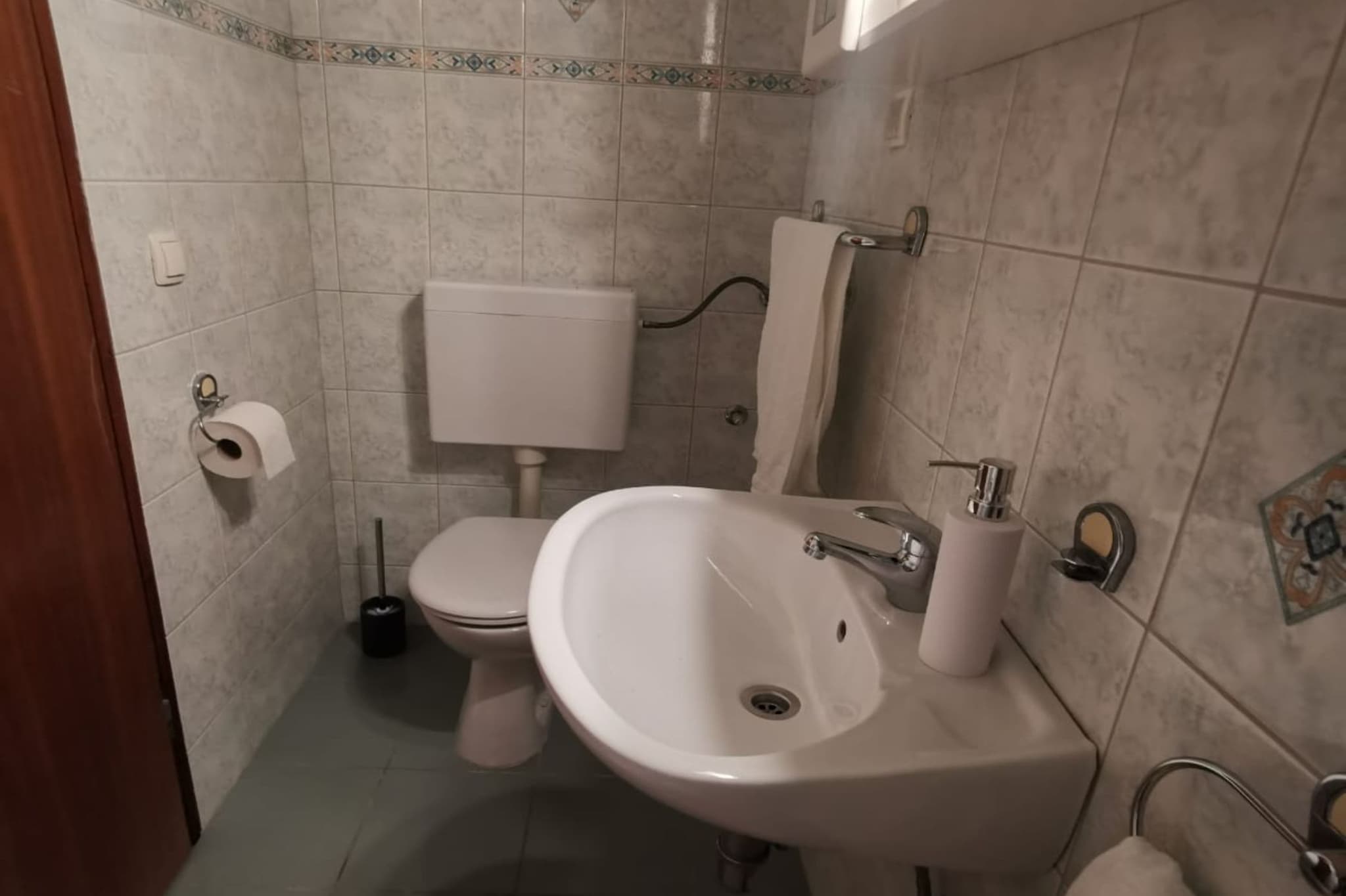 Three Bedroom Apartment with Terrace and  Sea View-Badkamer