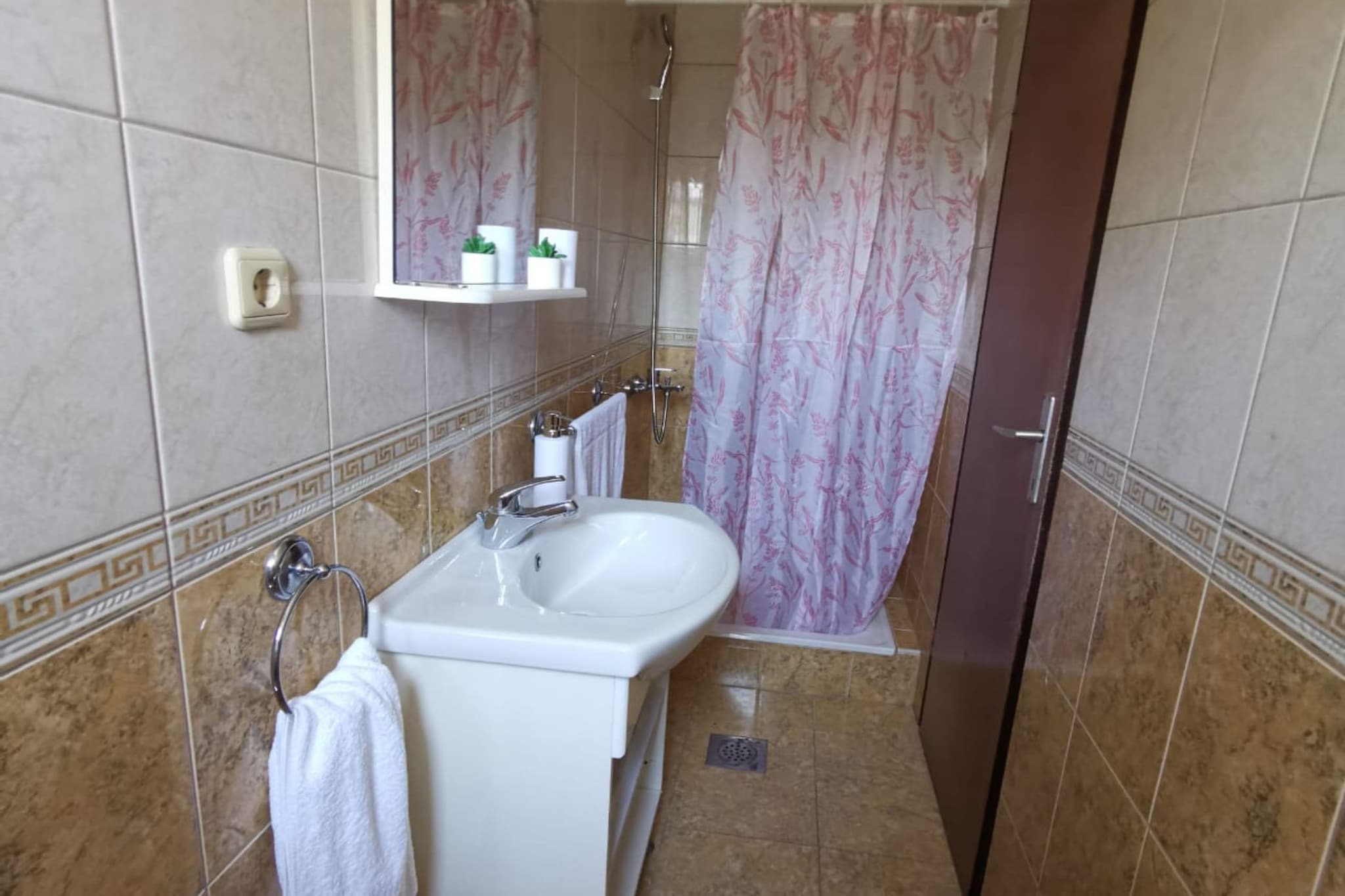 Three Bedroom Apartment with Terrace and  Sea View-Badkamer