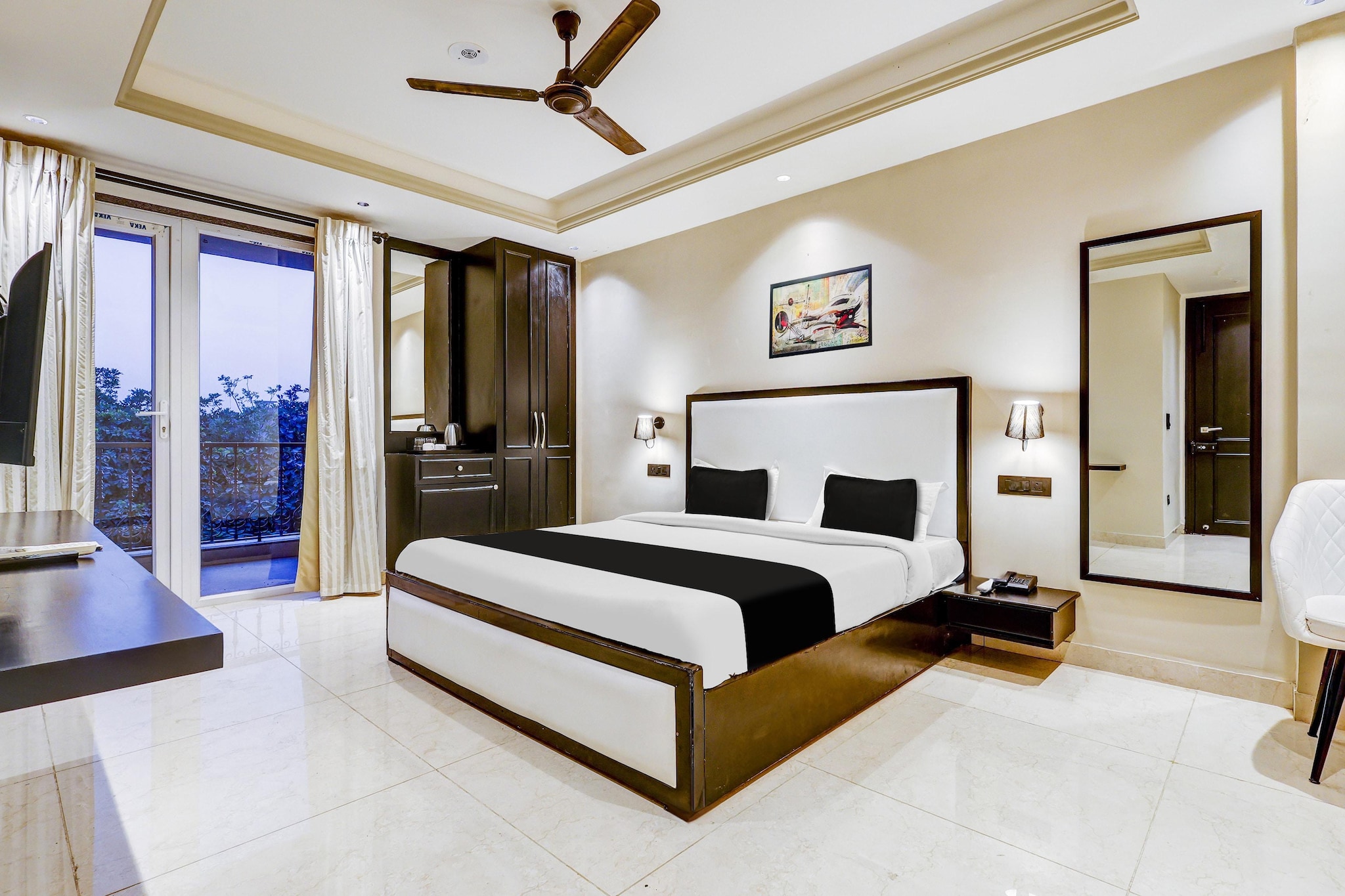 Well set in the Palam Vihar district of Gurgaon, Elite Stays at Udyog Vihar Gurgaon is located 8.7 km from MG Road, 18 km from WorldMark Gurgaon and 21 km from Qutub Minar. Featuring a shared lounge, the 4-star hotel has air-conditioned rooms with free WiFi, each with a private bathroom. The accommodation provides room service and a 24-hour front desk for guests.

All units at the hotel are equipped with a seating area, a TV and a safety deposit box. All rooms include a desk.

Rashtrapati Bhavan is 24 km from Elite Stays at Udyog Vihar Gurgaon, while Gandhi Smriti is 24 km away. Delhi International Airport is 7 km from the property.

Unmarried couples are warmly welcome at this property.
Guests with local ID proof are warmly welcome.
Early Check-In Policy: A full day’s room rate will be charged for check-ins before 6:00 AM. Complimentary early check-in is available between 6:00 AM and 10:00 AM, subject to room availability.
 
Check-in is only available to guests aged 18 and above. Please provide a government-issued ID to confirm your age.