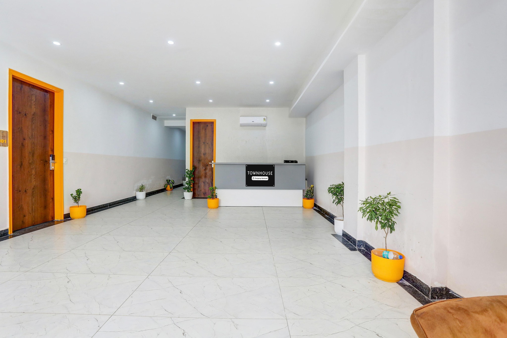 Ground floor: (bedroom(double bed, TV, seating area, air conditioning, telephone, Floor mattress), bathroom(bathtub or shower, shower, washbasin, toilet, Towels incl., shampoo, body soap, hot water), lift)