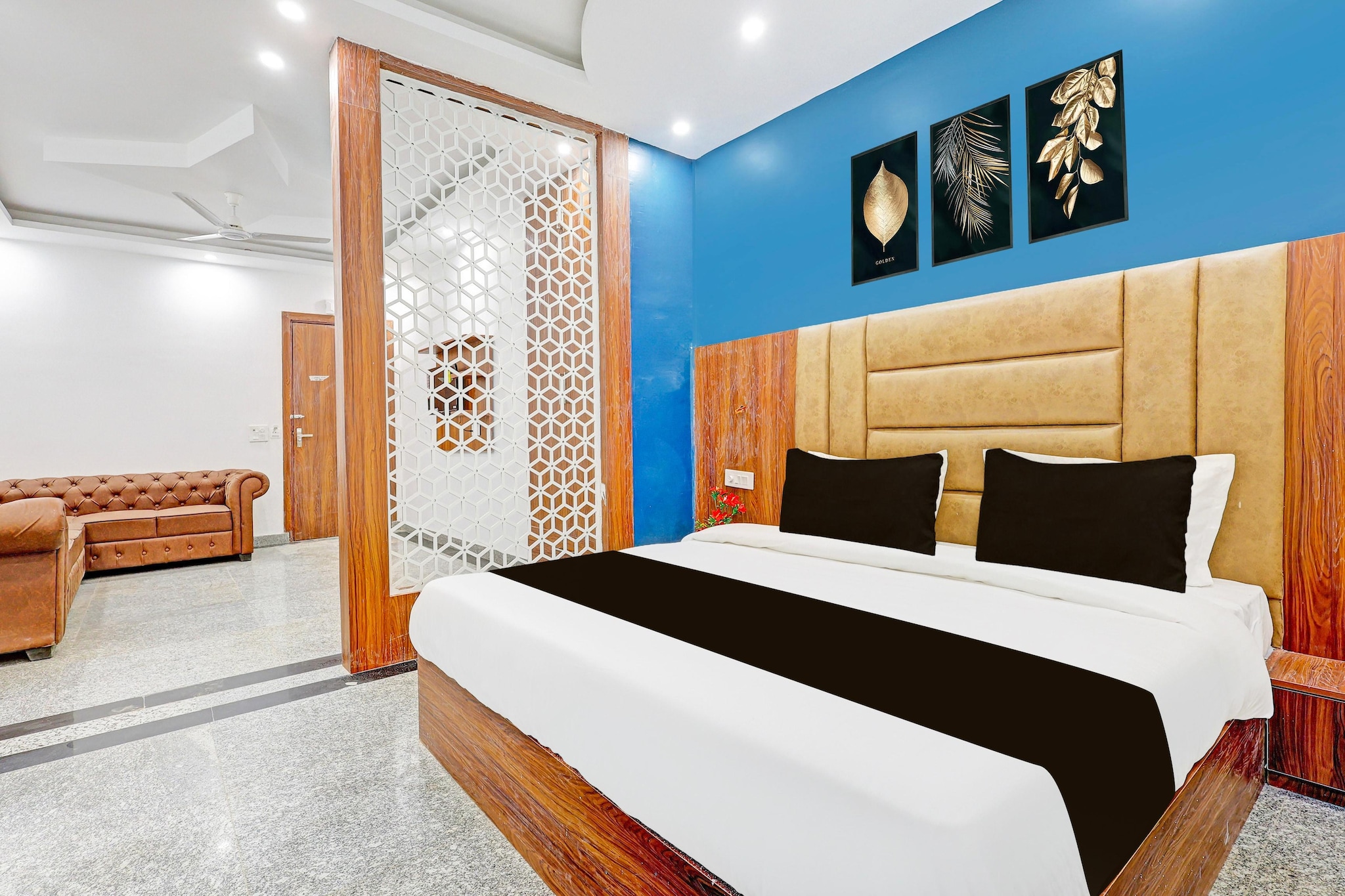 Ground floor: (bedroom(double bed, TV, seating area, electric kettle, dishwasher, air conditioning, hairdryer, Towels incl., telephone, Floor mattress), bathroom(bathtub or shower, shower, washbasin, toilet, Towels incl., shampoo, body soap, hot water), Parking, lift)