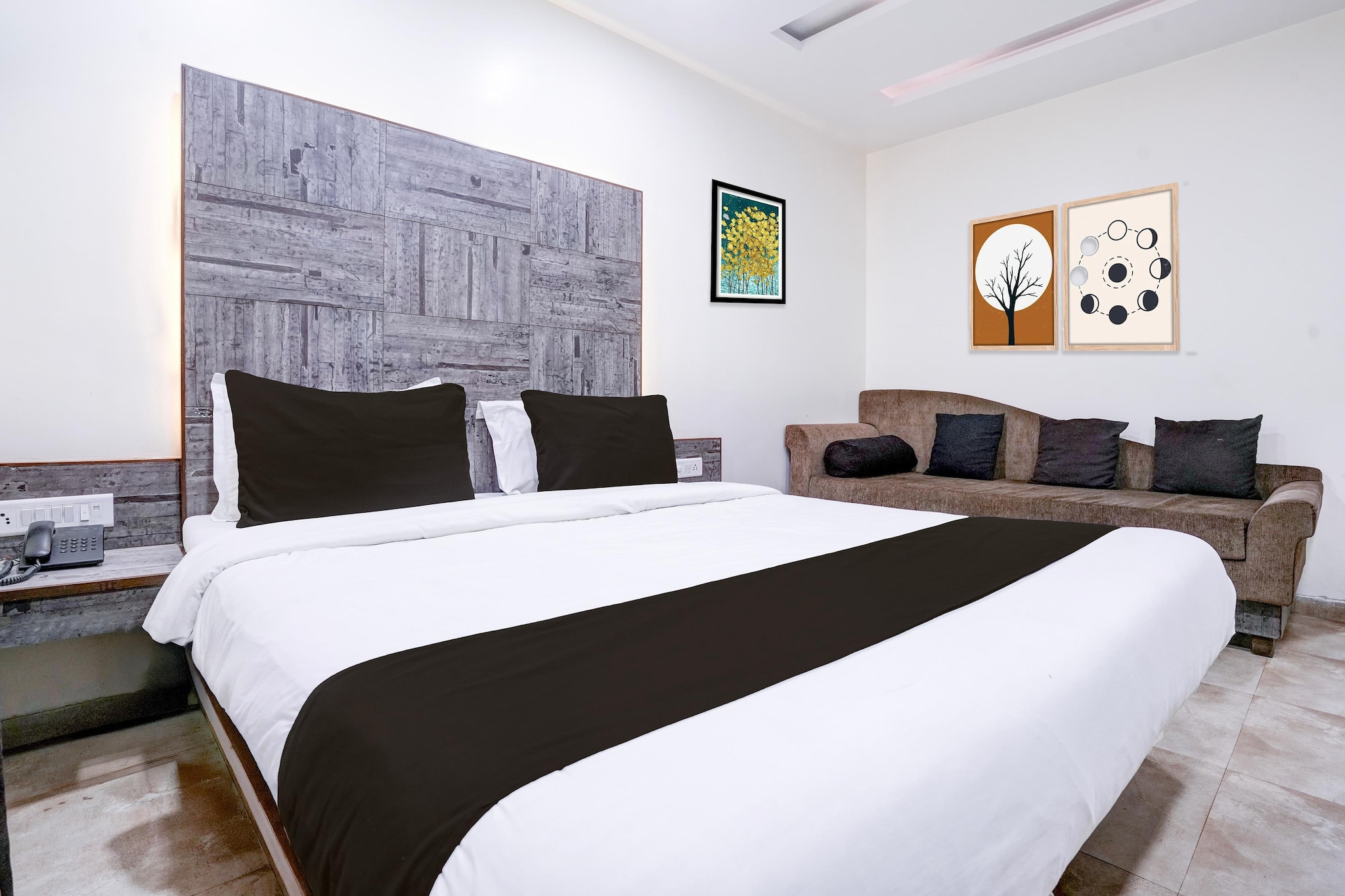 Set within 1 km of Lingmala Falls and 8.3 km of Mahabaleshwar Temple, Deluxe Premium Stays at Mahabaleshwar Road features rooms in Mahabaleshwar. Featuring a shared lounge, the 3-star hotel has air-conditioned rooms with free WiFi, each with a private bathroom. The accommodation offers a shared kitchen, room service and organising tours for guests.
All guest rooms at the hotel come with a seating area and a flat-screen TV with satellite channels. The rooms feature a desk.
The restaurant at Deluxe Premium Stays at Mahabaleshwar Road specialises in Indian cuisine.
The accommodation offers a children's playground.
Speaking English and Hindi, staff will be happy to provide guests with practical information on the area at the 24-hour front desk.
Venna Lake is 8.3 km from Deluxe Premium Stays at Mahabaleshwar Road, while Parsi Point is 10 km away. Pune International Airport is 118 km from the property, and the property offers a paid airport shuttle service.
Unmarried couples are warmly welcome at this property.
Guests with local ID proof are warmly welcome.
Apologies, but we are currently unable to host foreign nationals at this property.
Early Check-In Policy: A full day’s room rate will be charged for check-ins before 6:00 AM. Complimentary early check-in is available between 6:00 AM and 10:00 AM, subject to room availability.
Check-in is only available to guests aged 18 and above. Please provide a government-issued ID to confirm your age.