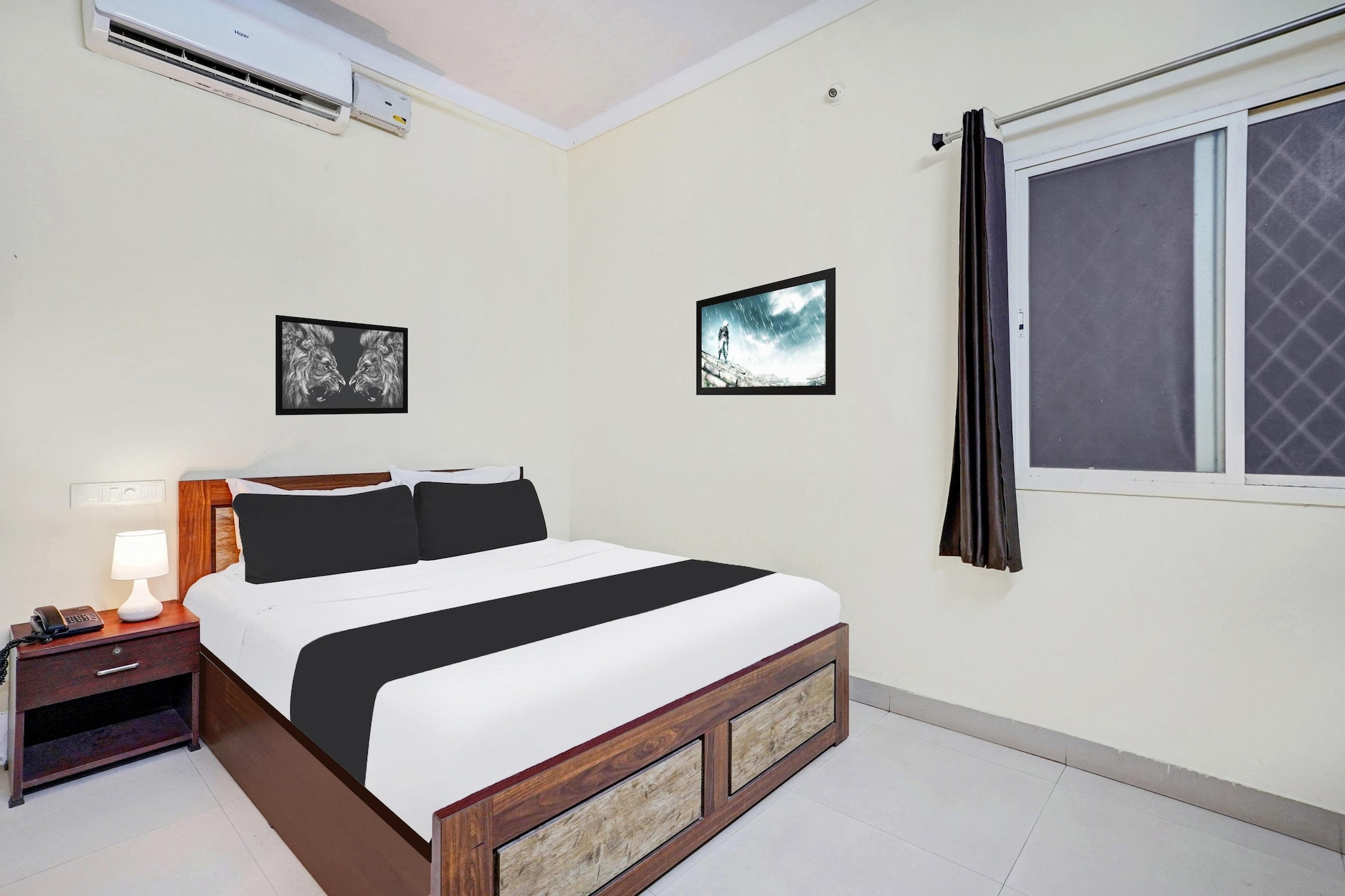 Ground floor: (bedroom(double bed, TV, seating area, electric kettle, air conditioning, lift, hairdryer, Laundry Package incl., telephone, Floor mattress), bathroom(bathtub or shower, shower, washbasin, toilet, Towels incl., shampoo, body soap, hot water))