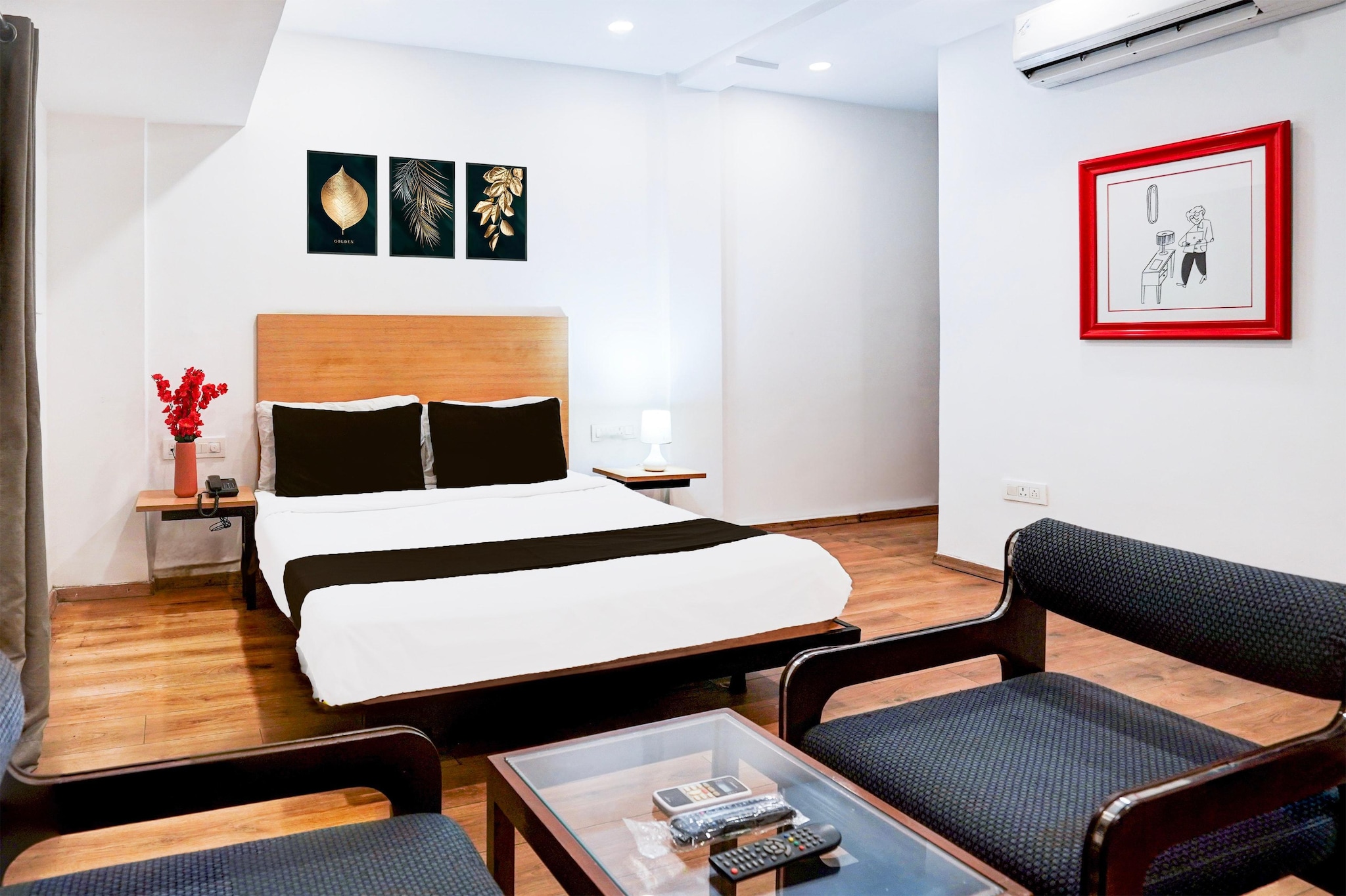 Ground floor: (bedroom(double bed, TV, seating area, electric kettle, air conditioning, lift, telephone, Floor mattress), bathroom(bathtub or shower, shower, washbasin, toilet, Towels incl., shampoo, body soap, hot water))