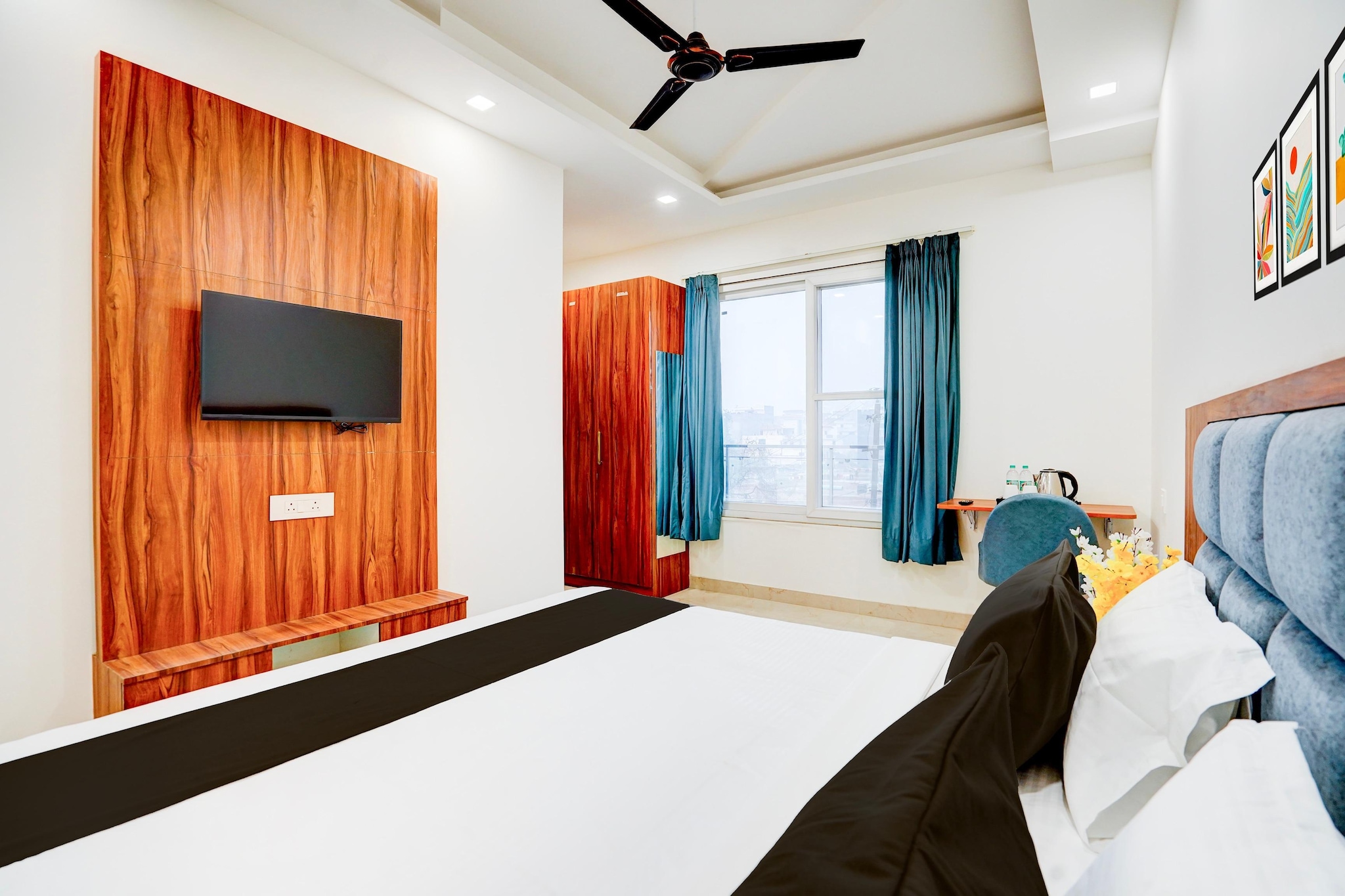 Mordern Stays at Sector 93 Noida Expressway