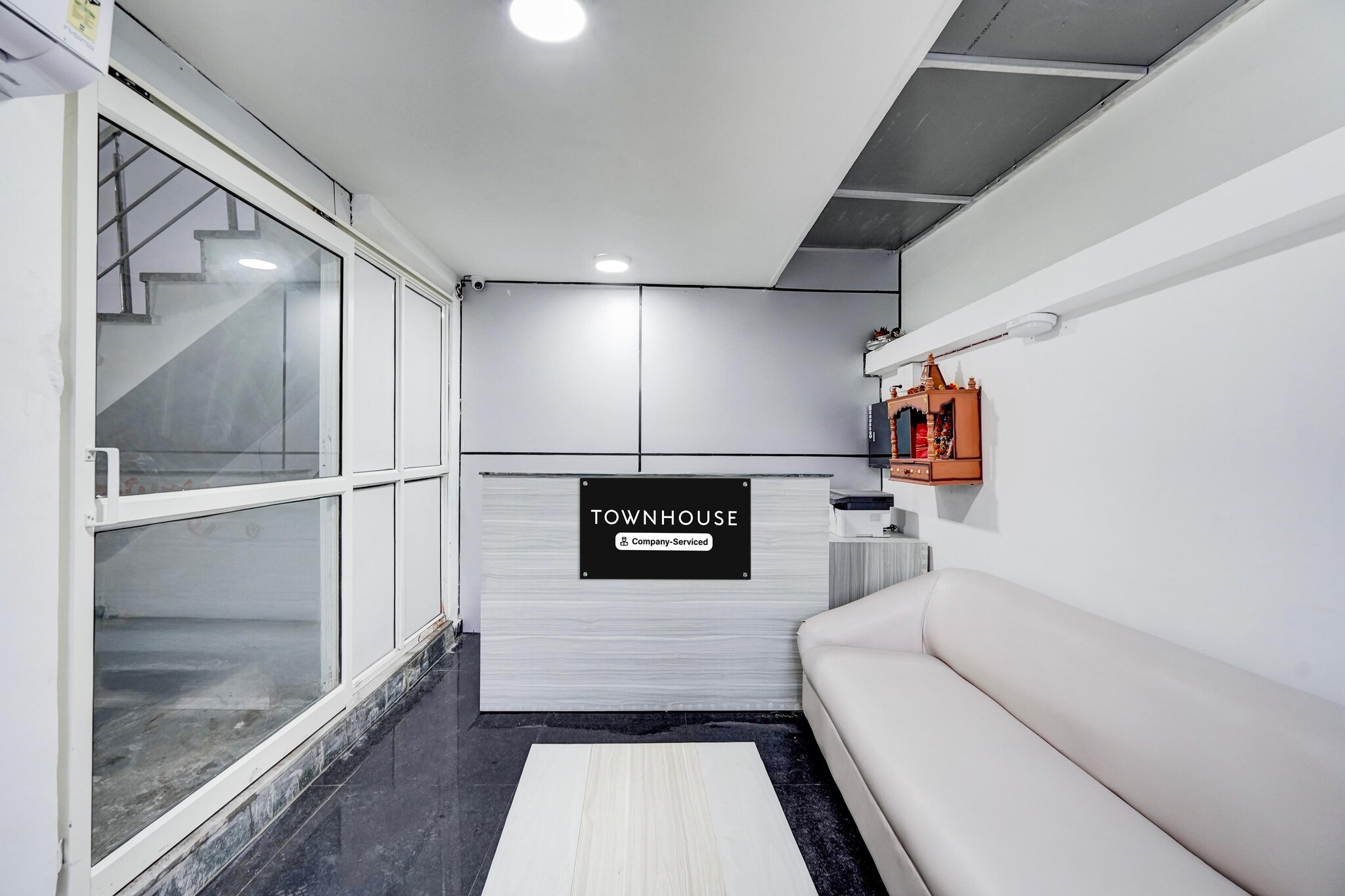 Ground floor: (bedroom(double bed, TV, seating area, electric kettle, air conditioning, telephone), bathroom(bathtub or shower, shower, washbasin, toilet, Towels incl., shampoo, body soap, hot water))