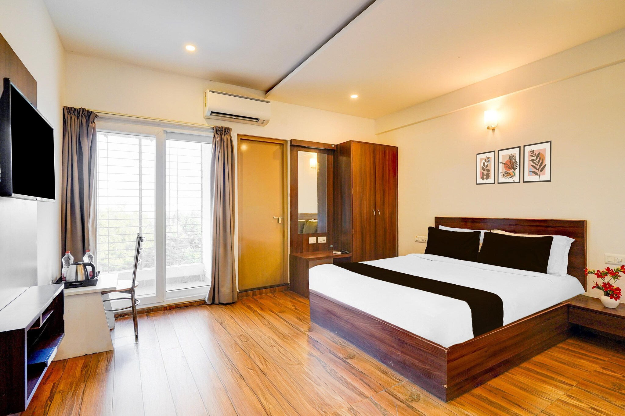 Located in Bangalore, 11 km from The Heritage Centre & Aerospace Museum, Elite Stays at Whitefield Bangalore features air-conditioned rooms and a restaurant. The property is situated 18 km from Commercial Street, 20 km from Chinnaswamy Stadium and 20 km from Brigade Road. The accommodation provides a 24-hour front desk, airport transfers, a shared kitchen and free WiFi throughout the property.

All units at the hotel are equipped with a seating area, a flat-screen TV with satellite channels and a private bathroom with free toiletries and a bath or shower. All guest rooms include a desk.

For guests' convenience, Elite Stays at Whitefield Bangalore has a business centre.

Kanteerava Indoor Stadium is 20 km from the accommodation, while Cubbon Park is 21 km away. Kempegowda International Airport is 37 km from the property.

Unmarried couples are warmly welcome at this property.
Guests with local ID proof are warmly welcome.
Early Check-In Policy: A full dayâ€™s room rate will be charged for check-ins before 6:00 AM. Complimentary early check-in is available between 6:00 AM and 10:00 AM, subject to room availability.
Check-in is only available to guests aged 18 and above. Please provide a government-issued ID to confirmÂ yourÂ age.
