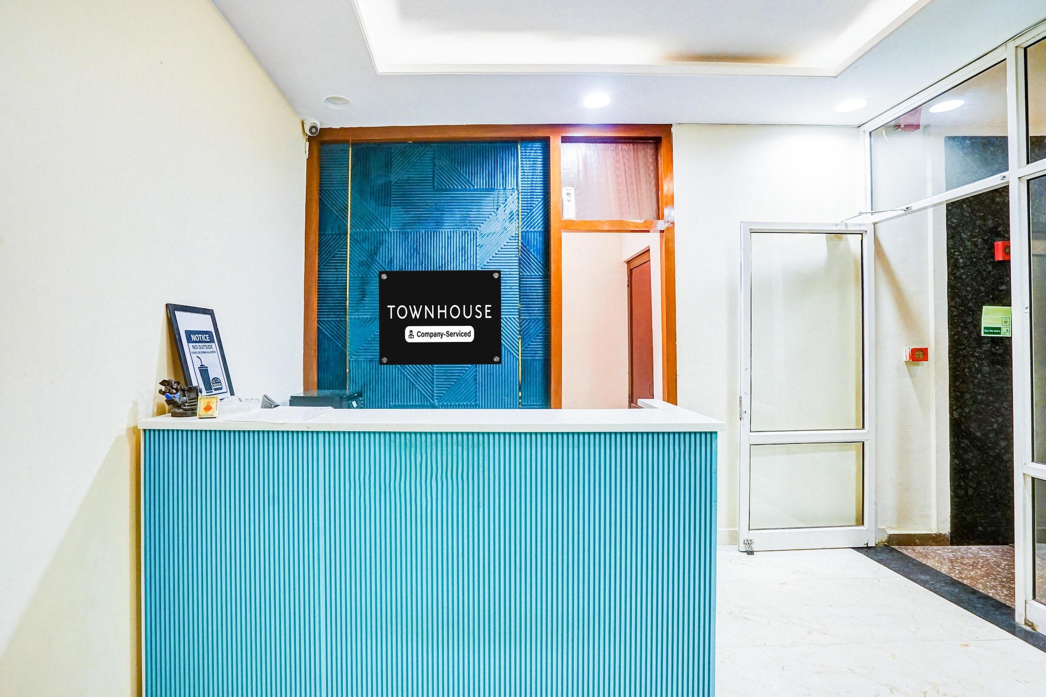 Ground floor: (bedroom(Parking, double bed, TV, seating area, dishwasher, bathtub or shower, shower, washbasin, toilet, air conditioning, lift, Towels for a fee, telephone, shampoo, body soap, Floor mattress), bathroom)