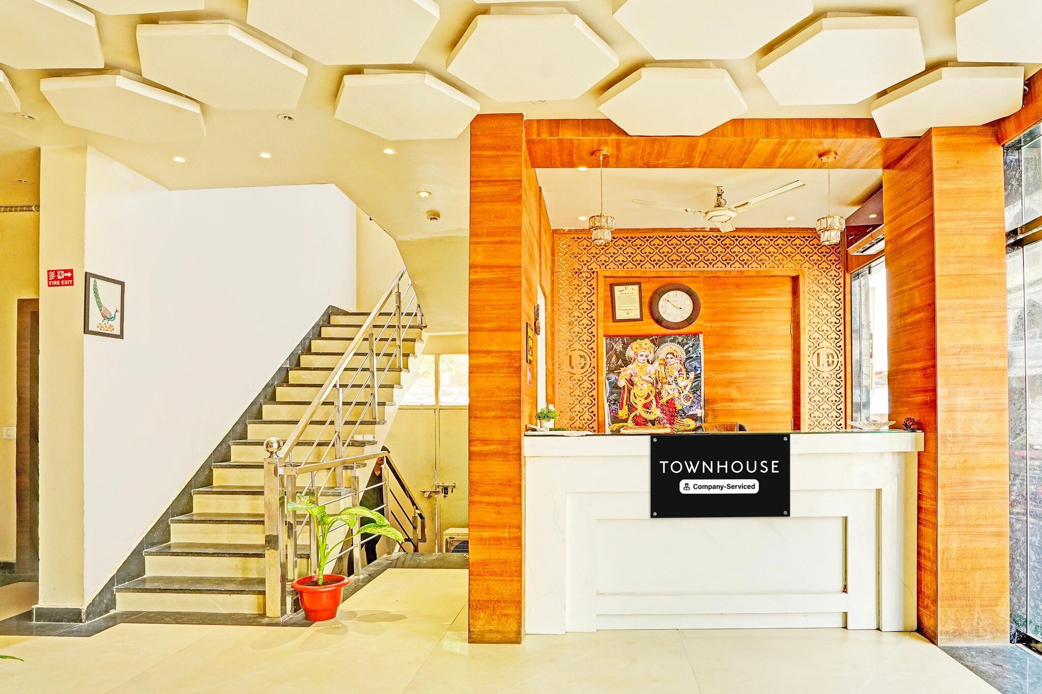 Ground floor: (bedroom(double bed, TV, seating area, dishwasher, bathtub or shower, shower, washbasin, toilet, air conditioning, lift, Towels for a fee, telephone, shampoo, body soap), bathroom)
