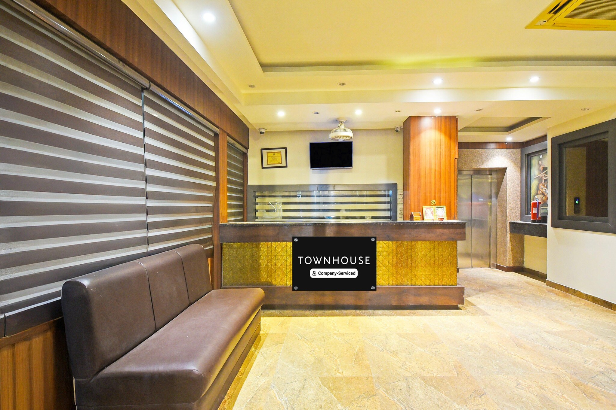 Ground floor: (bedroom(double bed, TV, seating area, dishwasher, bathtub or shower, shower, washbasin, toilet, air conditioning, lift, Towels for a fee, telephone, shampoo, body soap, Floor mattress), bathroom)