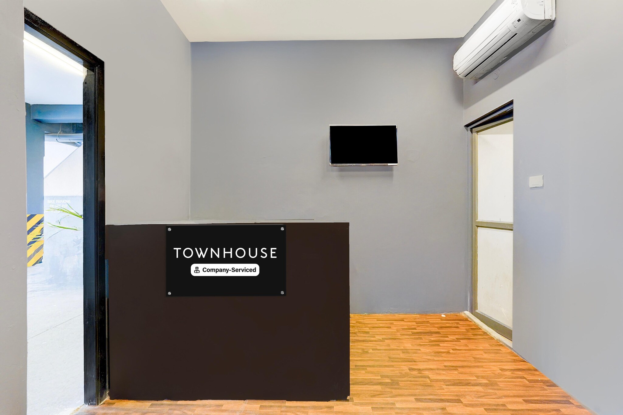 Ground floor: (bedroom(double bed, TV, seating area, electric kettle, air conditioning, telephone), bathroom(bathtub or shower, shower, washbasin, toilet, Towels incl., shampoo, body soap, hot water))