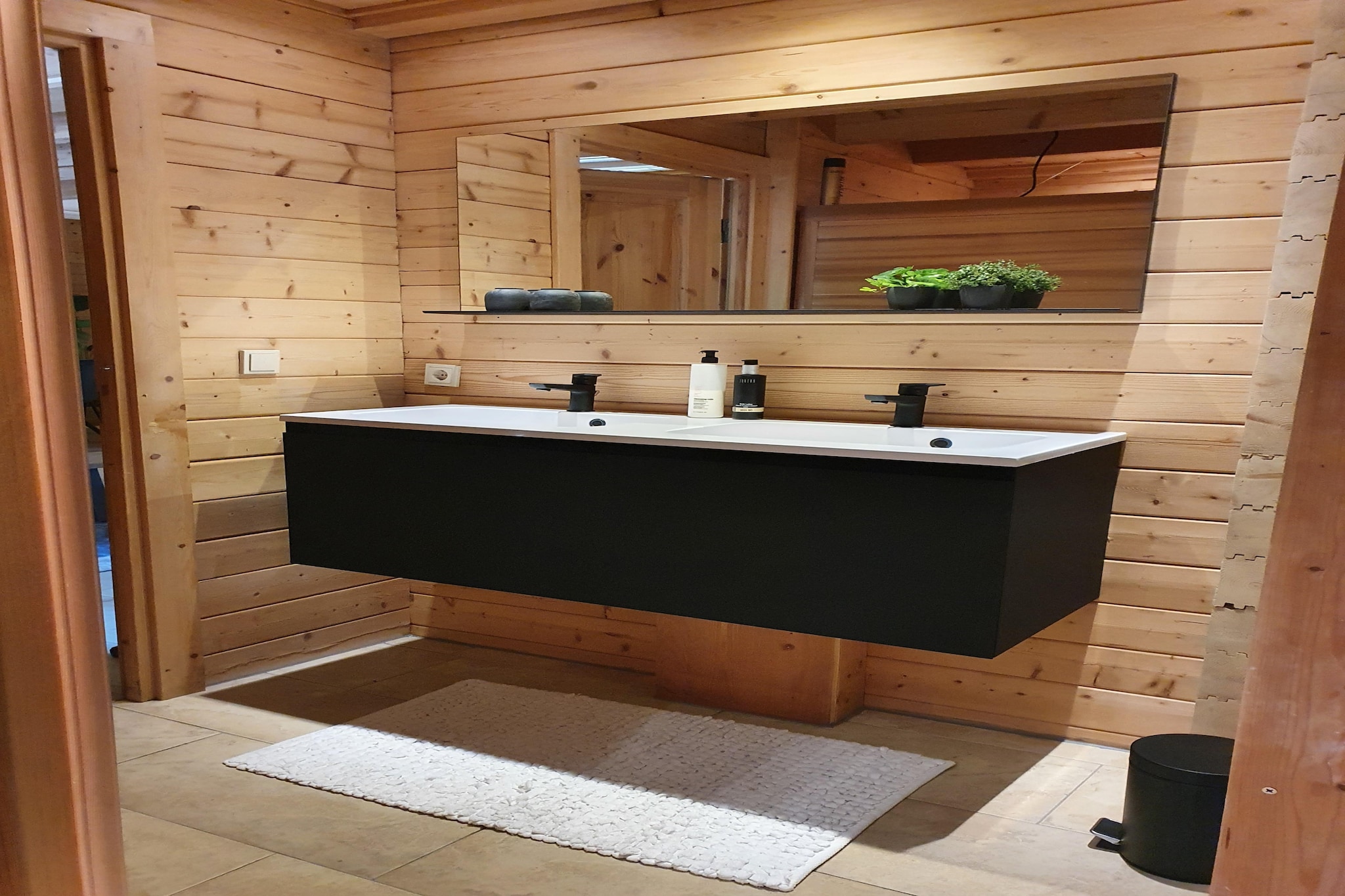 6-persoons luxe bosvilla Casa Madeira-Badkamer