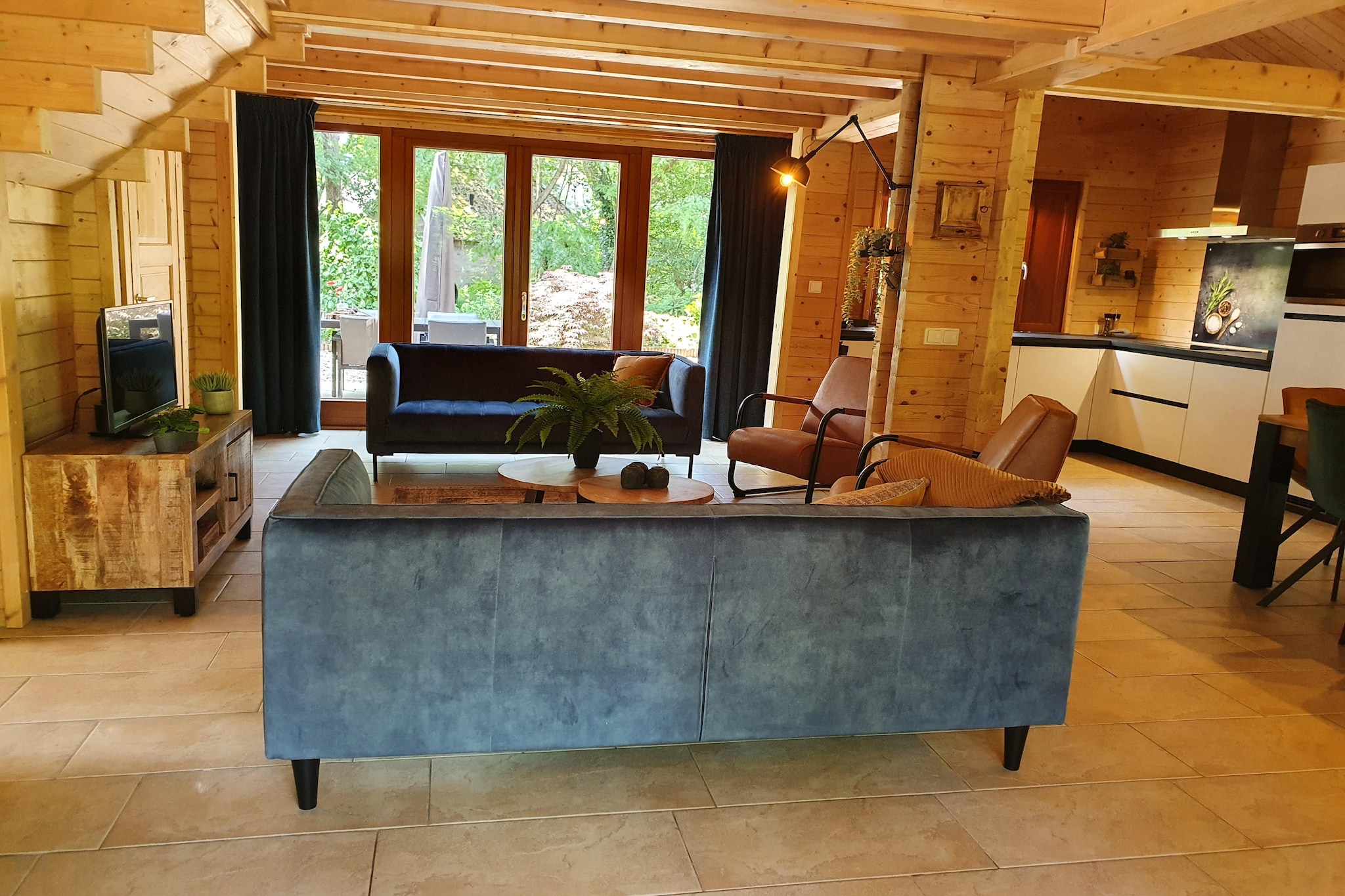 6-persoons luxe bosvilla Casa Madeira-Woonkamer