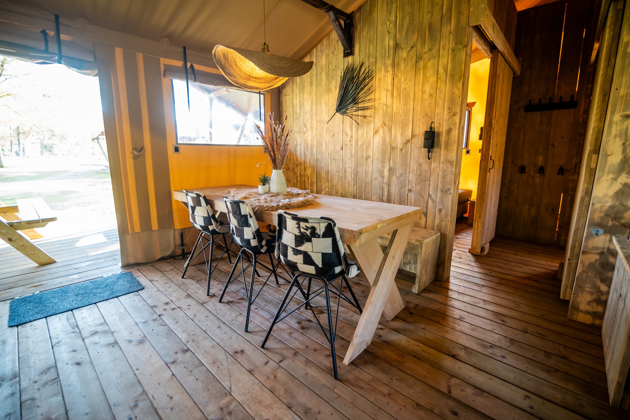 6 persoons Luxe Safaritent-Eetkamer