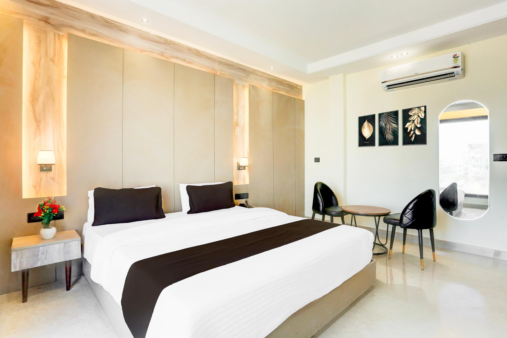 Ground floor: (bedroom(double bed, TV, seating area, electric kettle, dishwasher, bathtub or shower, shower, washbasin, toilet, air conditioning, lift, Towels for a fee, telephone, shampoo, body soap), bathroom)