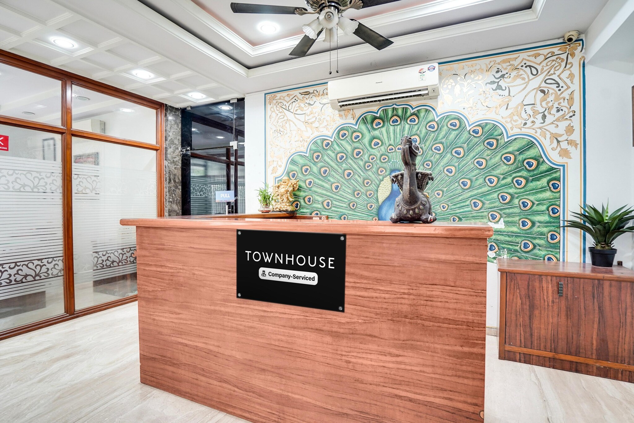 Ground floor: (bedroom(double bed, TV, seating area, dishwasher, bathtub or shower, shower, washbasin, toilet, air conditioning, lift, Towels for a fee, telephone, shampoo, body soap, Floor mattress), bathroom)