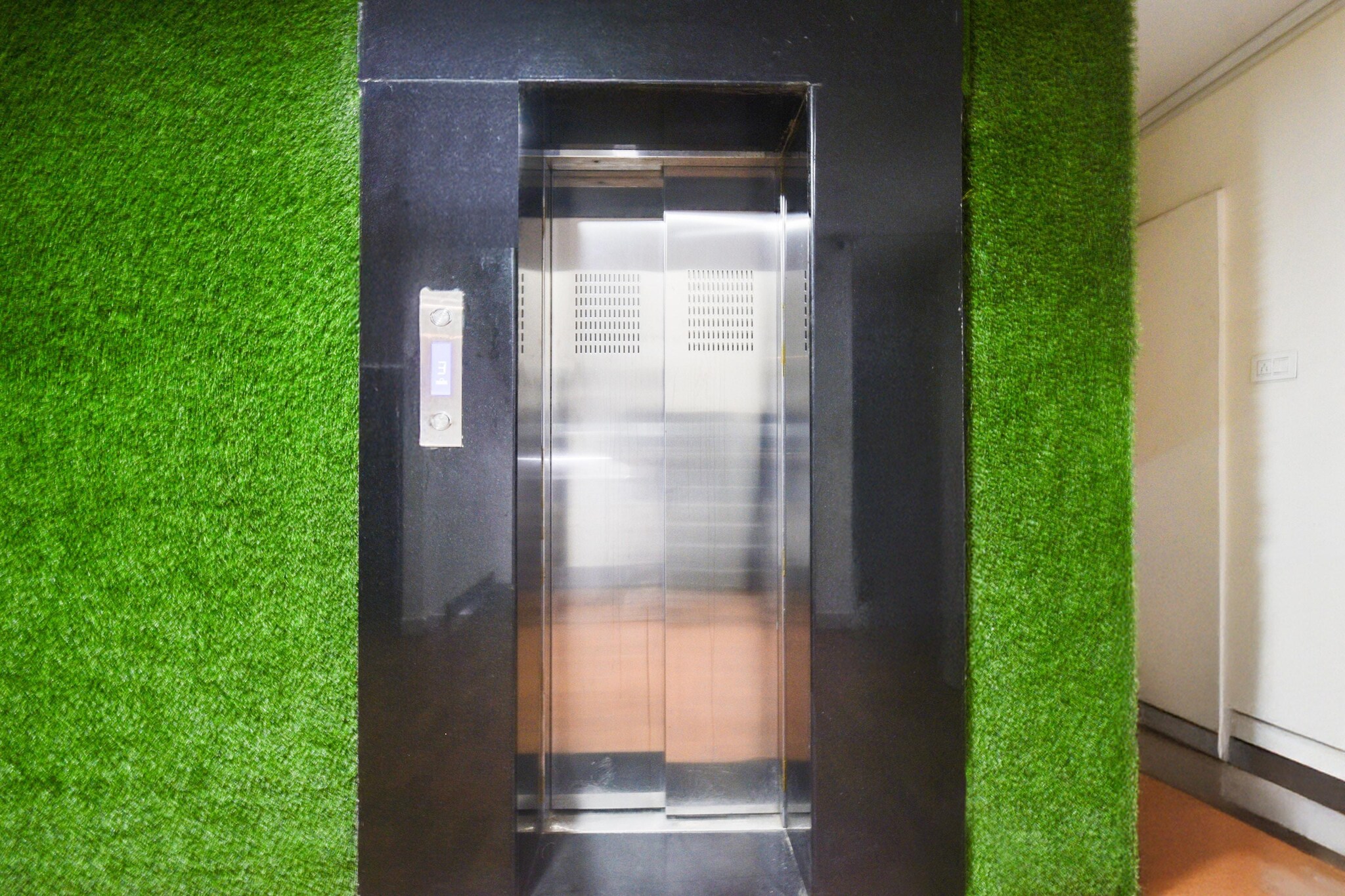 Super Townhouse Madhapur 100 feet Road