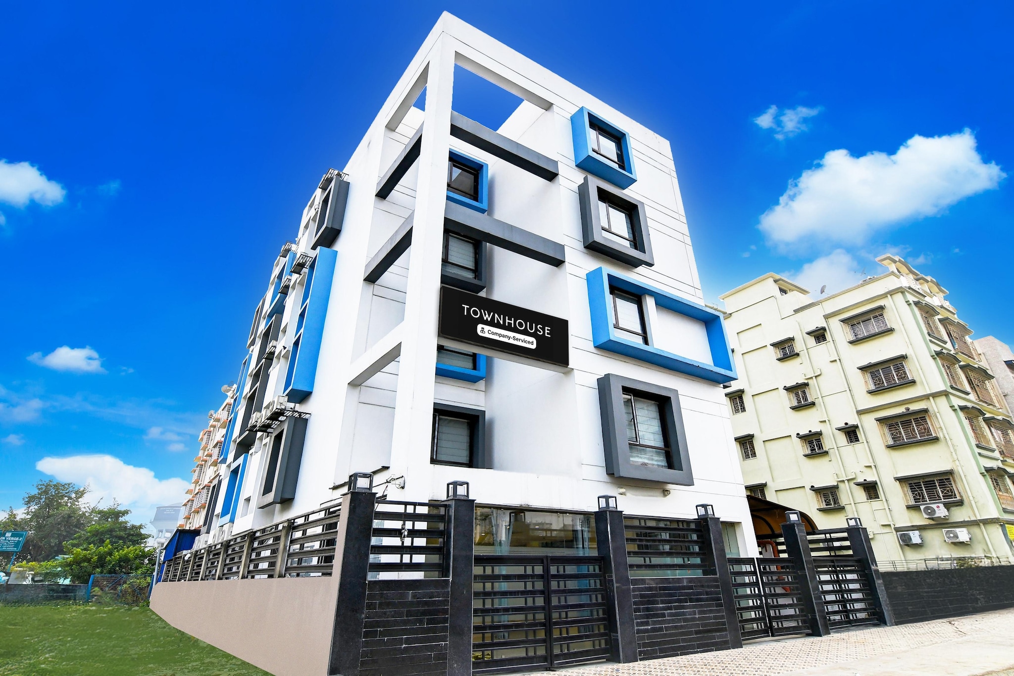 Super Townhouse New Town Near DLF