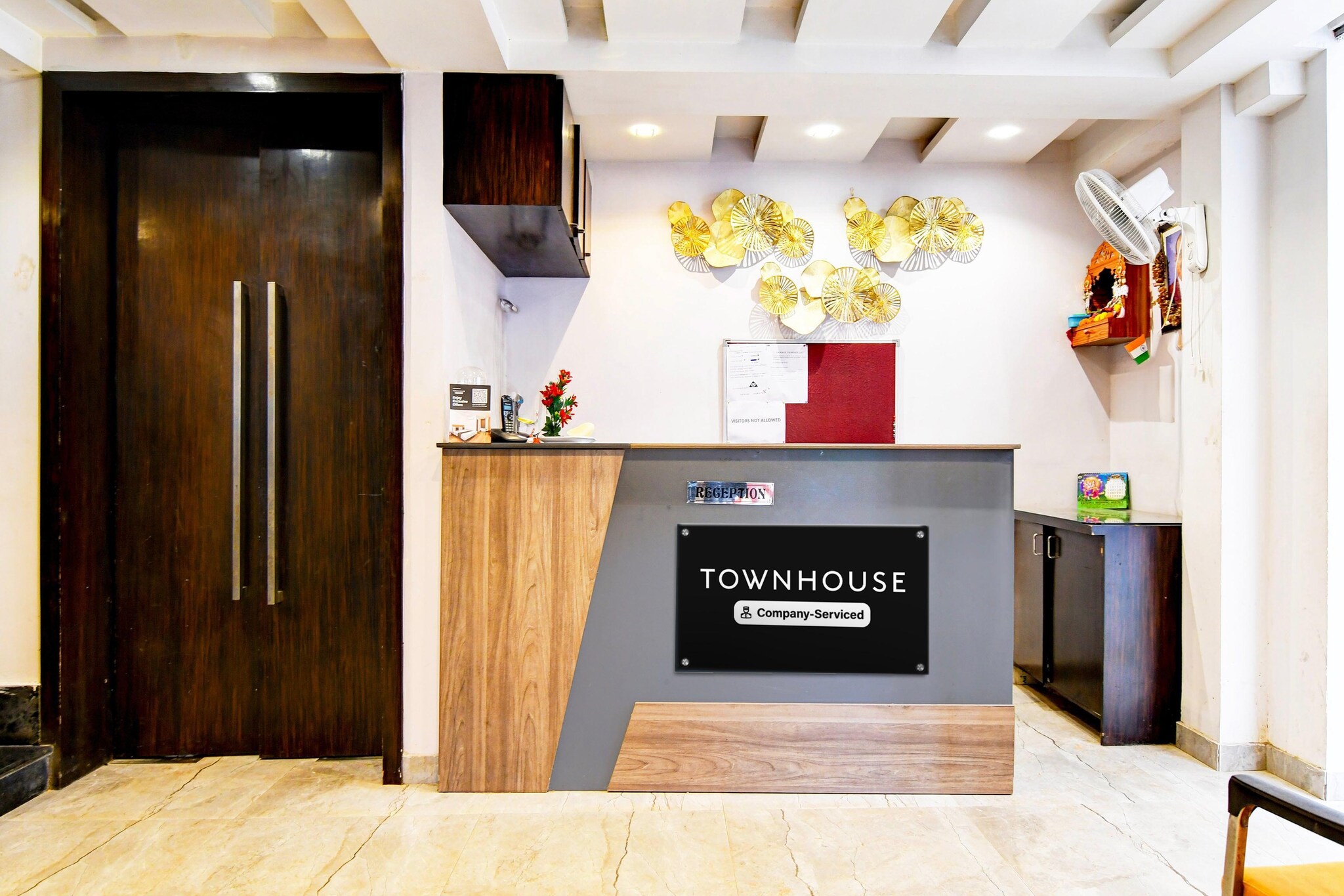 Ground floor: (bedroom(double bed, TV, seating area, electric kettle, air conditioning, telephone), bathroom(bathtub or shower, shower, washbasin, toilet, Towels incl., shampoo, body soap, hot water))