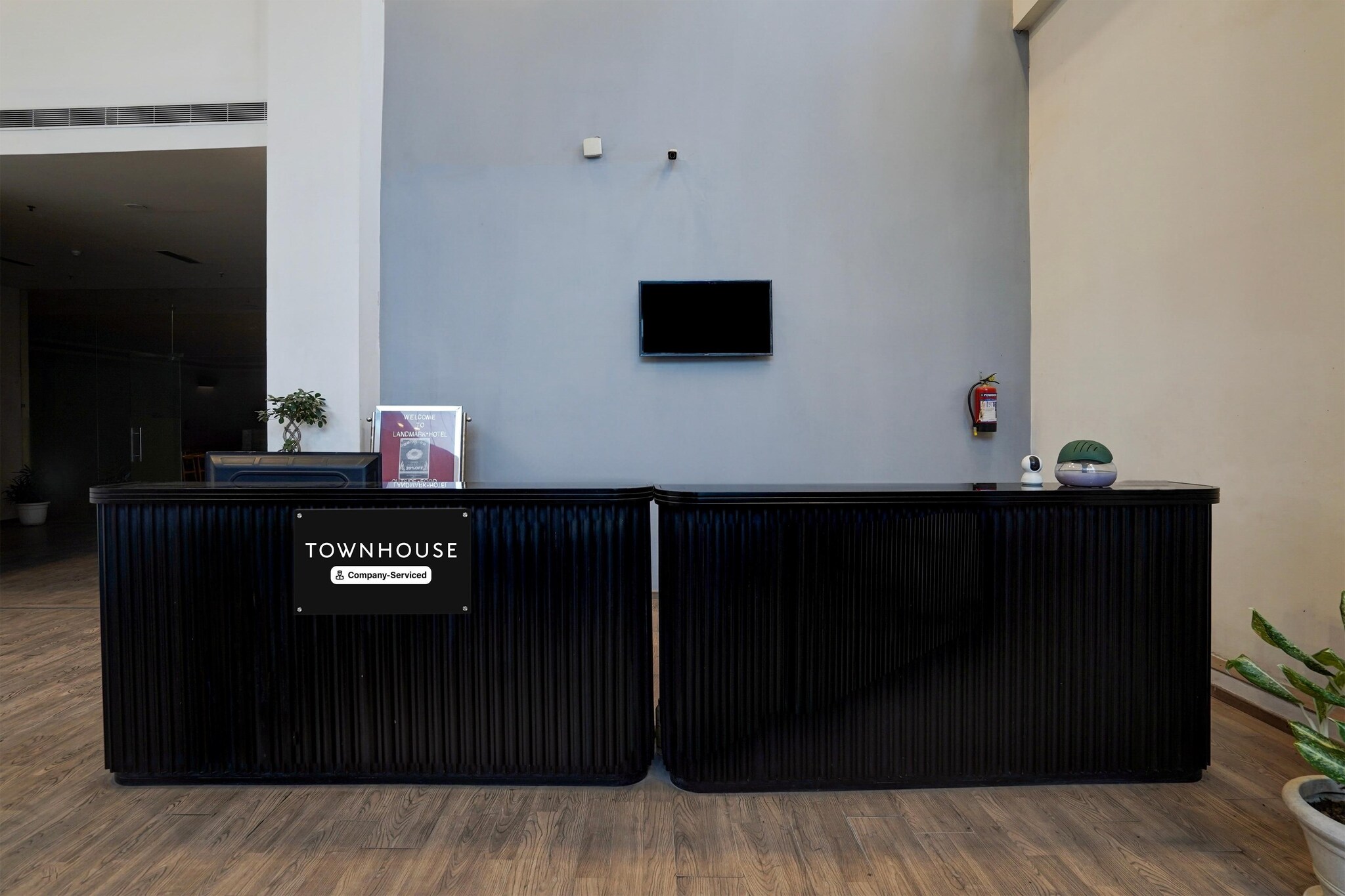 Ground floor: (bedroom(double bed, TV, seating area, air conditioning, telephone, Floor mattress), bathroom(bathtub or shower, shower, washbasin, toilet, Towels incl., shampoo, body soap, hot water), lift)