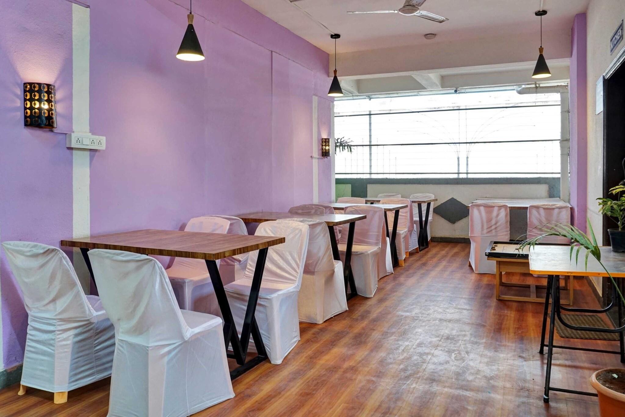 Ground floor: (bedroom(double bed, TV, seating area, electric kettle, air conditioning, telephone, Floor mattress), bathroom(bathtub or shower, shower, washbasin, toilet, Towels incl., shampoo, body soap, hot water))