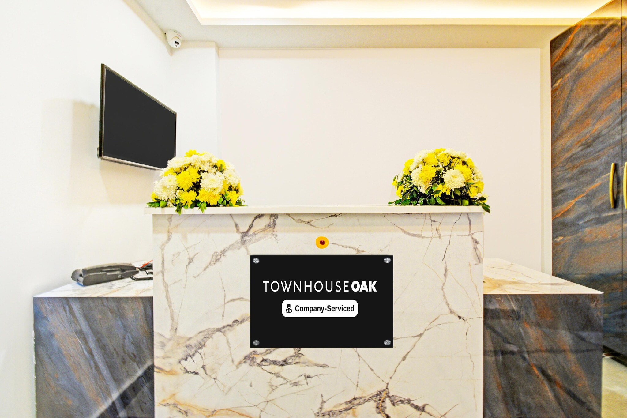 Ground floor: (bedroom(double bed, TV, seating area, dishwasher, bathtub or shower, shower, washbasin, toilet, air conditioning, lift, Towels for a fee, telephone, shampoo, body soap), bathroom)