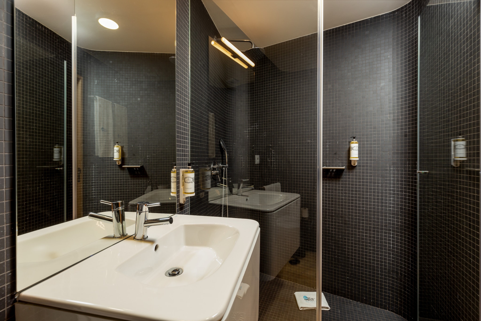 Feel Porto Codeçal Apartment 0.1-Badezimmer