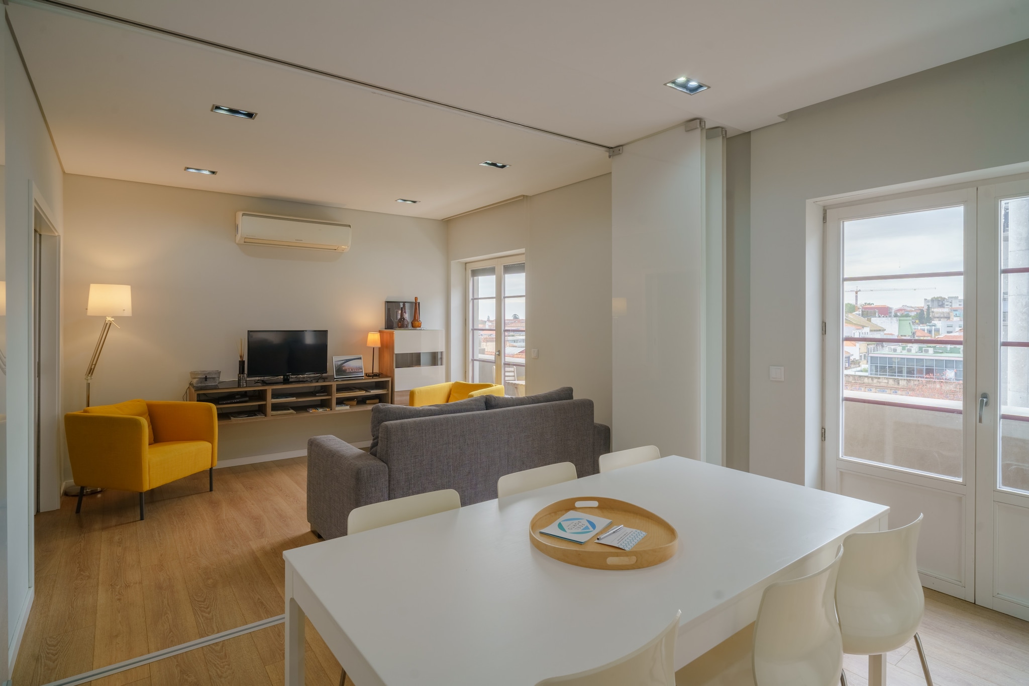 Feel Porto Downtown City Roofs-Woonkamer