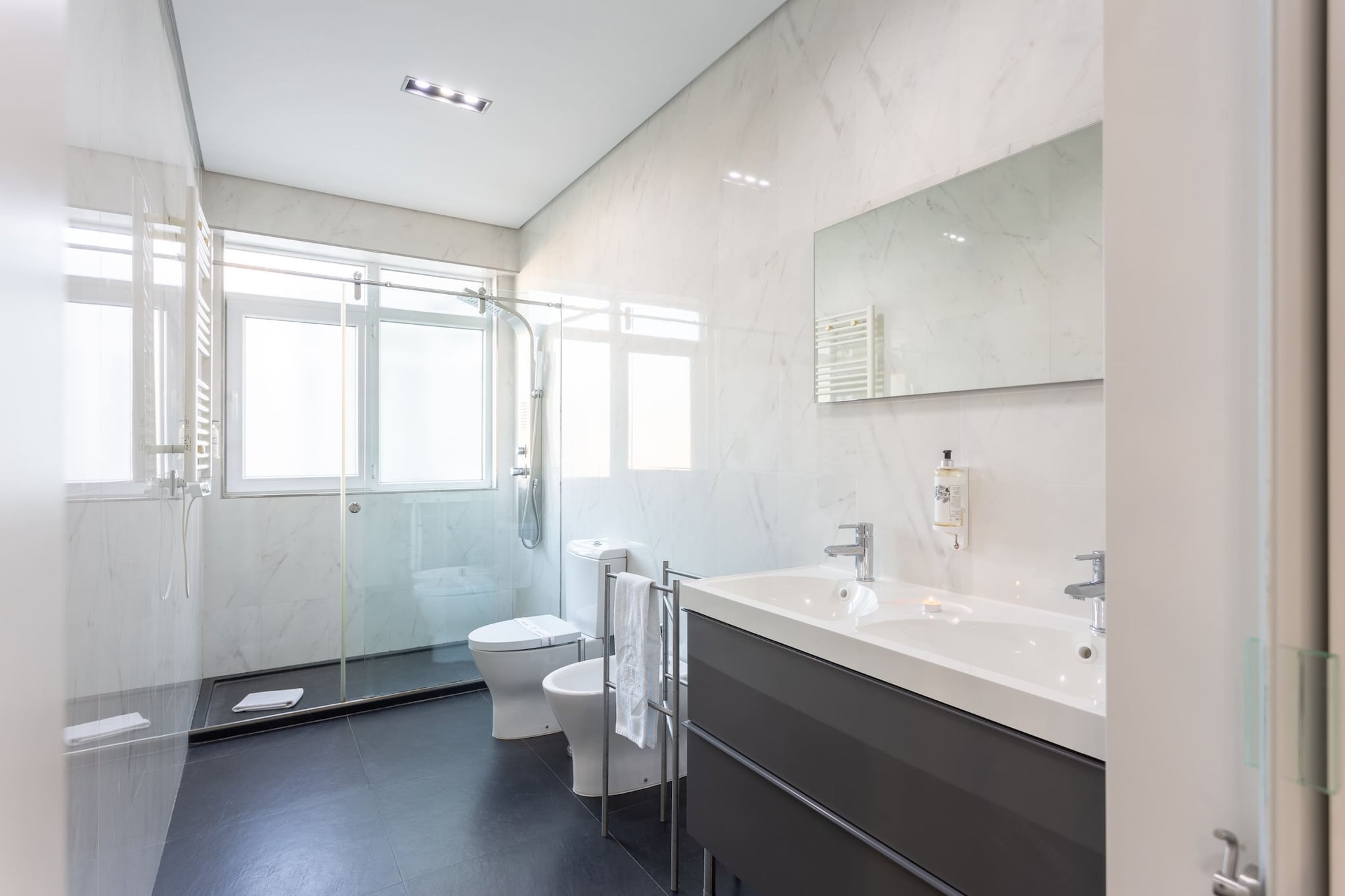 Feel Porto Downtown City Roofs-Badkamer