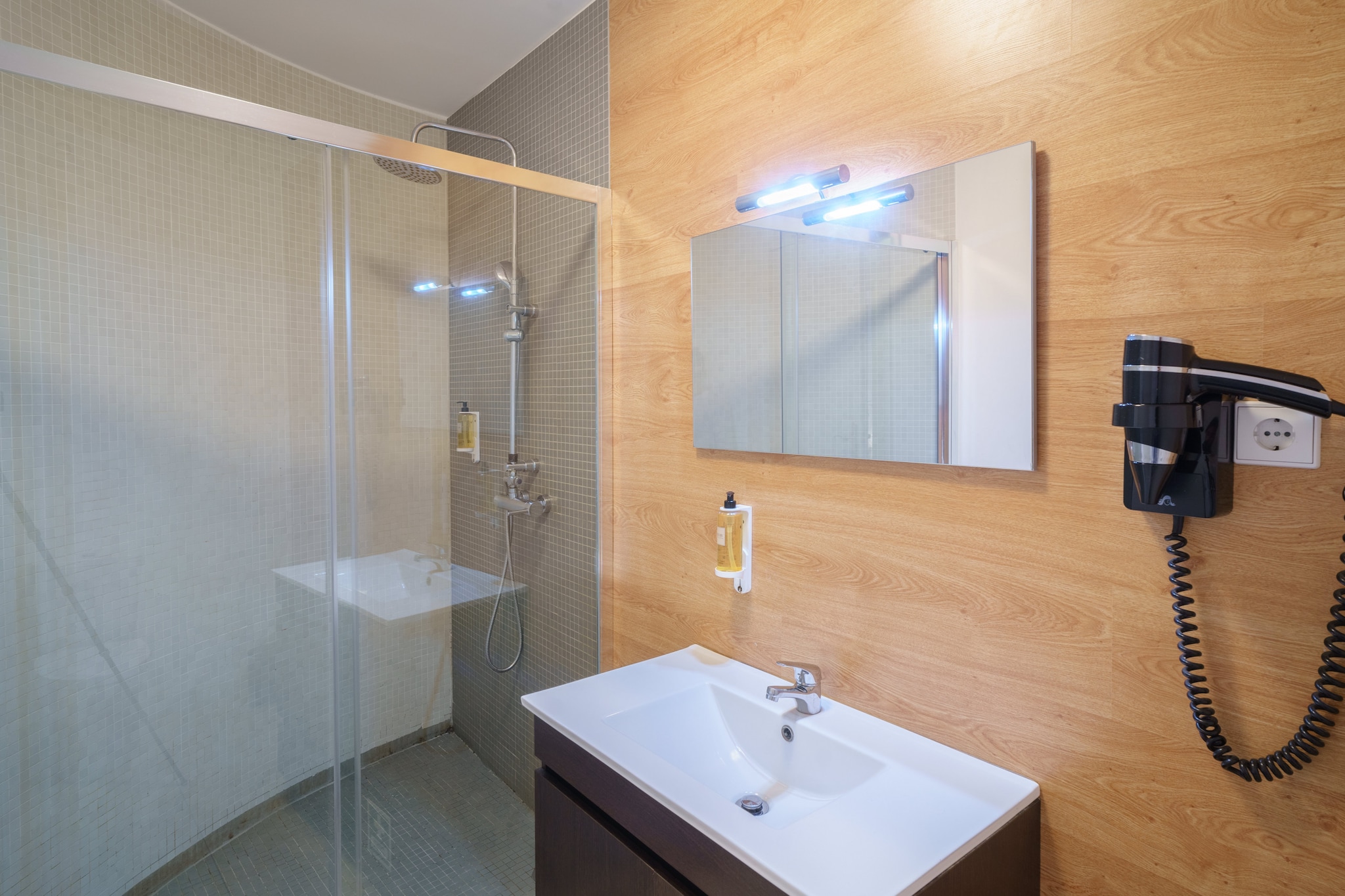Feel Porto Downtown Luxury Retreat-Badkamer