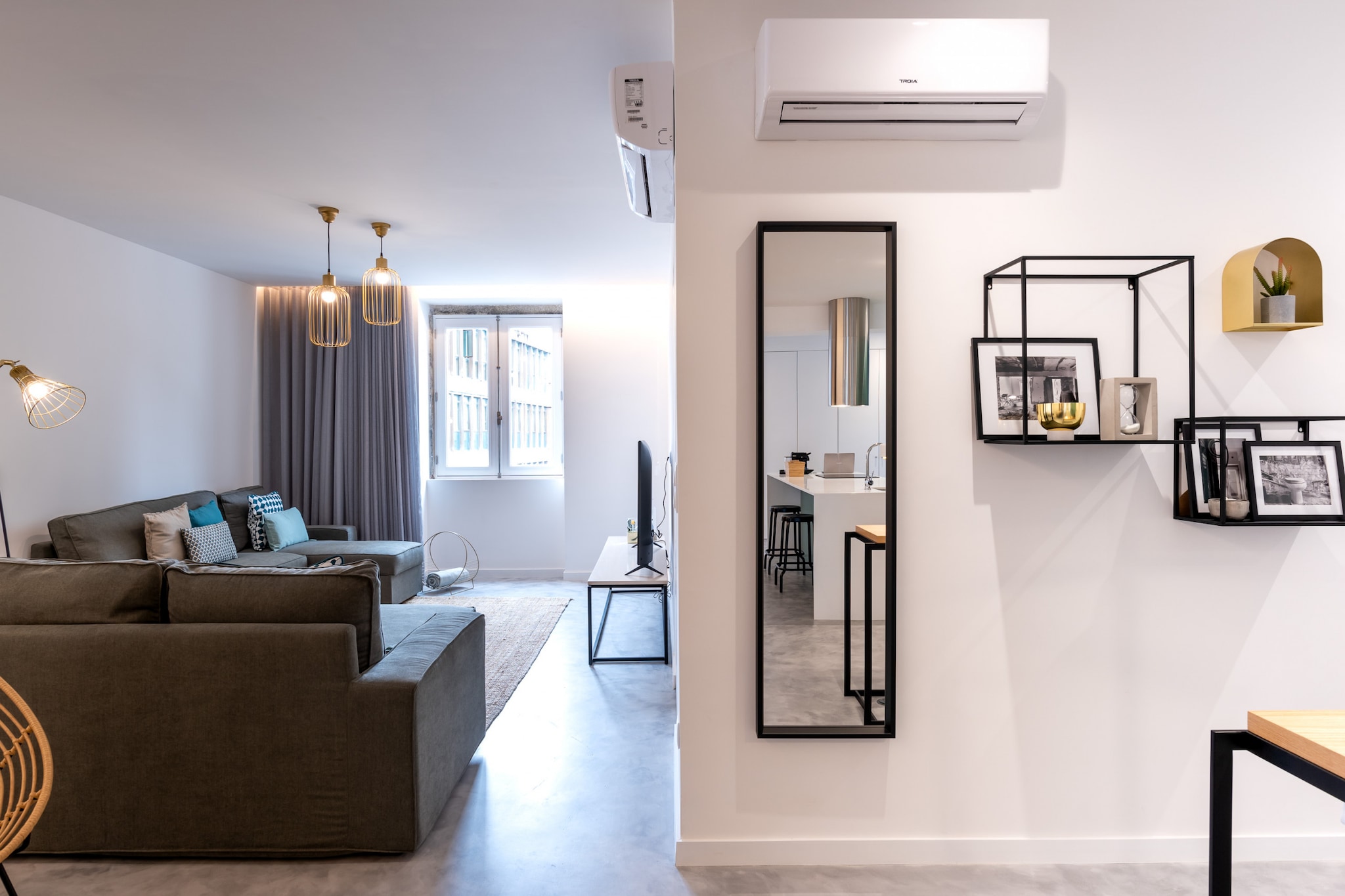 Feel Porto Pinot Townhouse-Woonkamer