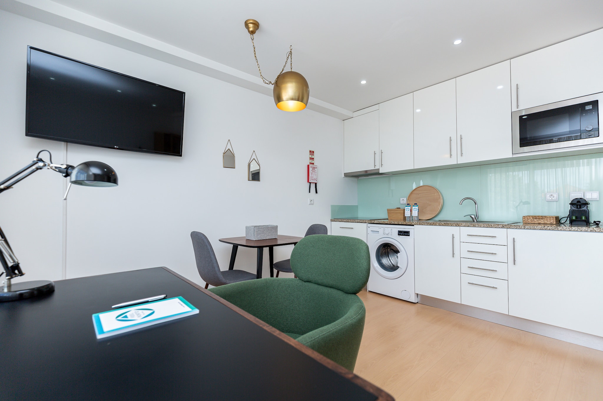 Feel Corporate Housing Marquês IV-Woonkamer