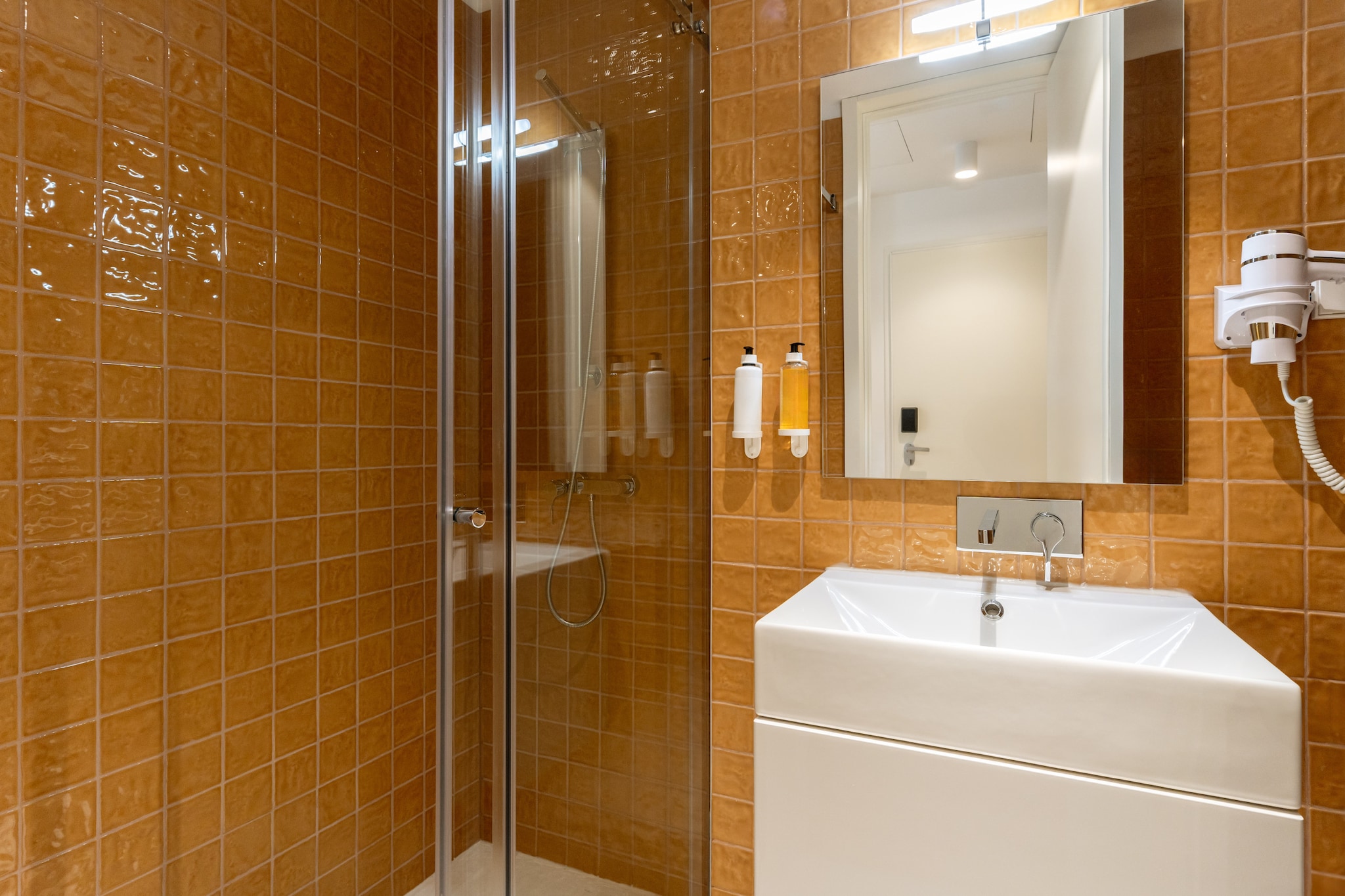 Feel Porto Clérigos Charm Flat 1.2-Badkamer